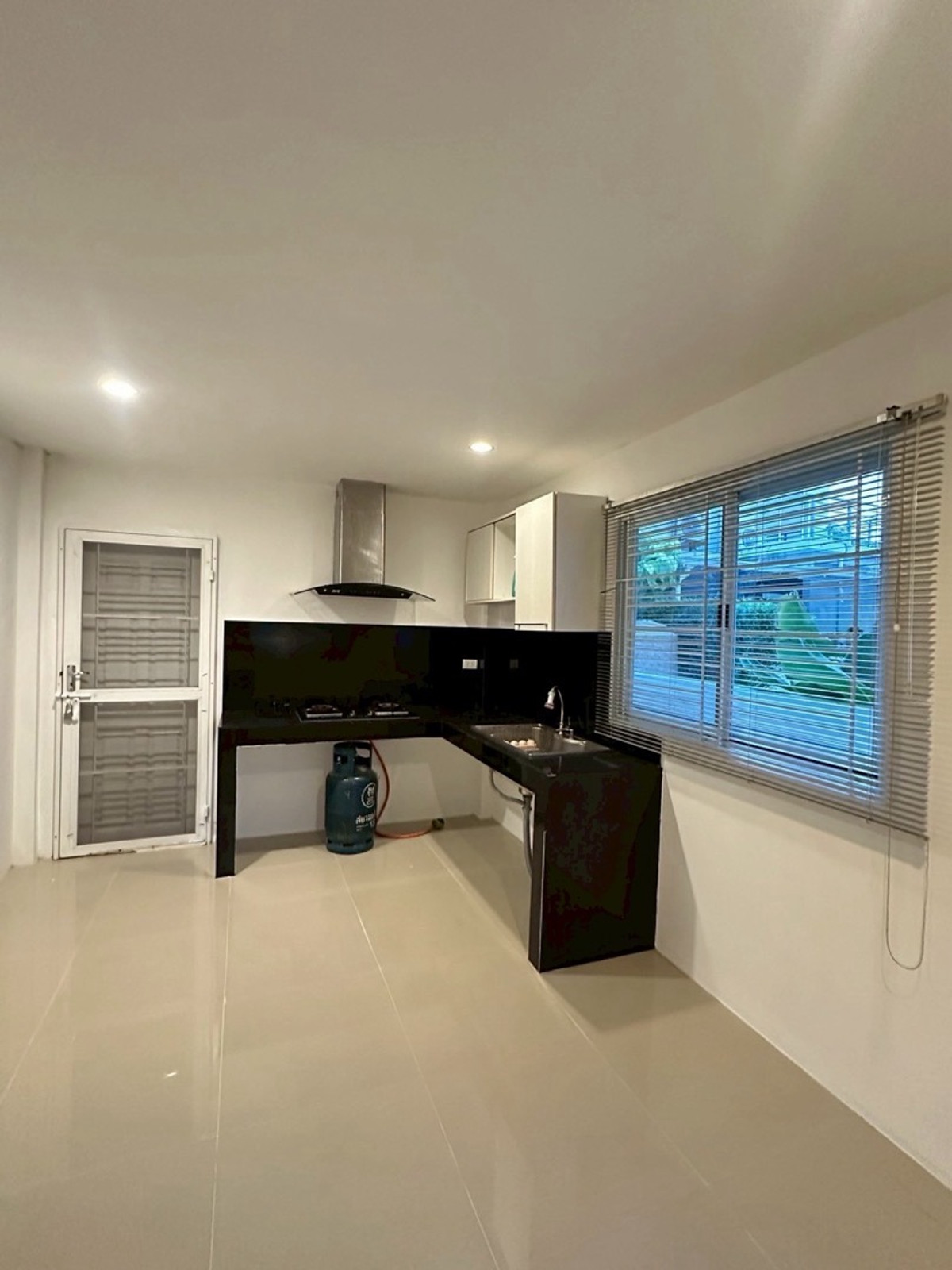 For RentHouseLadkrabang, Suwannaphum Airport : House for rent, Perfect Place Sukhumvit 77, pets allowed.