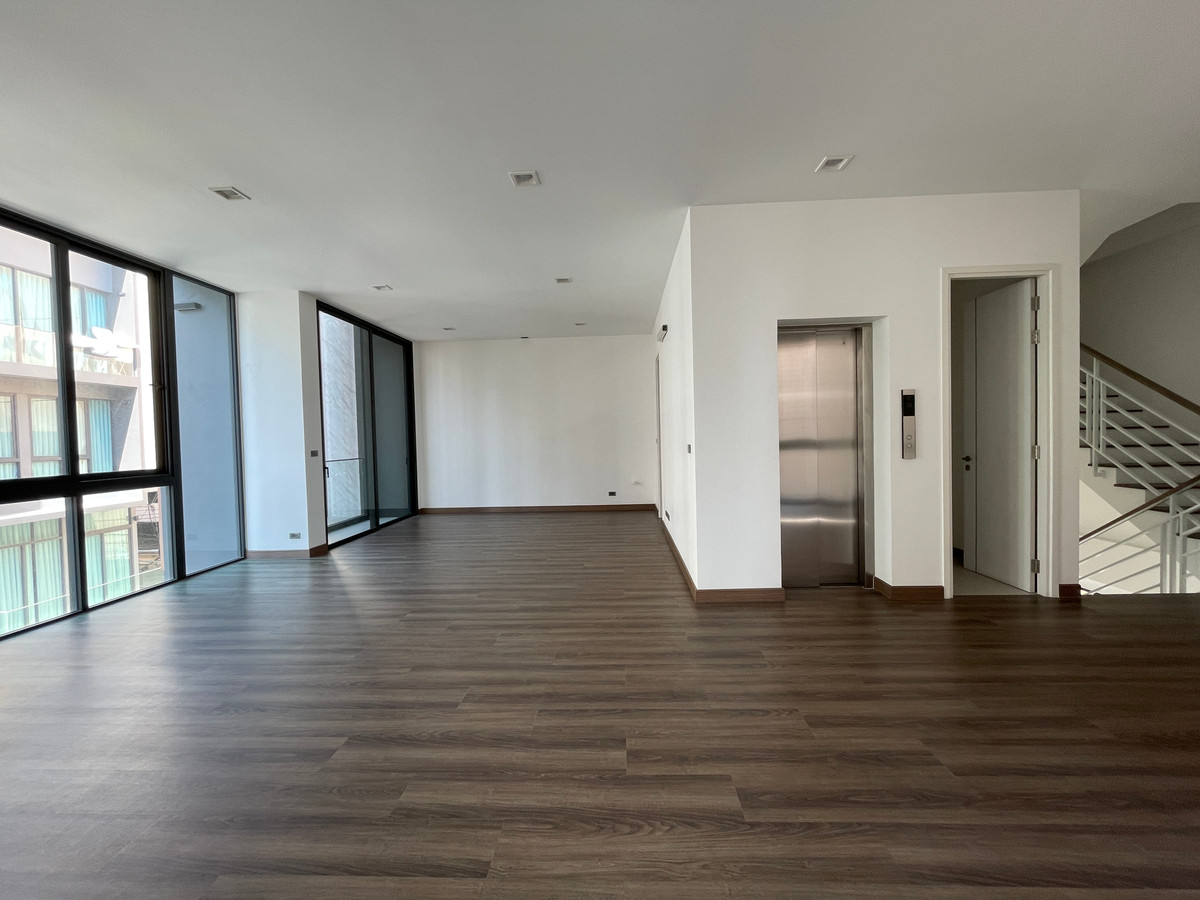 For SaleHome OfficeRamkhamhaeng, Hua Mak : Luxurious 5-story home office for sale, Metier Rama 9 project (Metier Rama 9), designed under the concept of superiority. Private parking for up to 6 cars