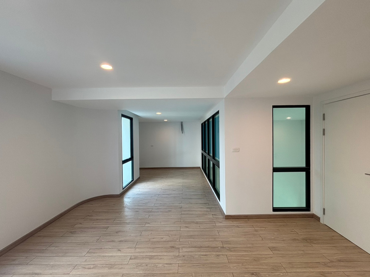 ขายทาวน์โฮมพระราม 3 สาธุประดิษฐ์ : ✨ขายทาวน์โฮมสไตล์ Modern 4ชั้นย่านพระราม 3 ขนาด 270ตรม. 3ห้องนอน เน้นความโปร่ง โล่งภายในในตัวบ้าน ใกล้ King’s College International School และทางด่วน