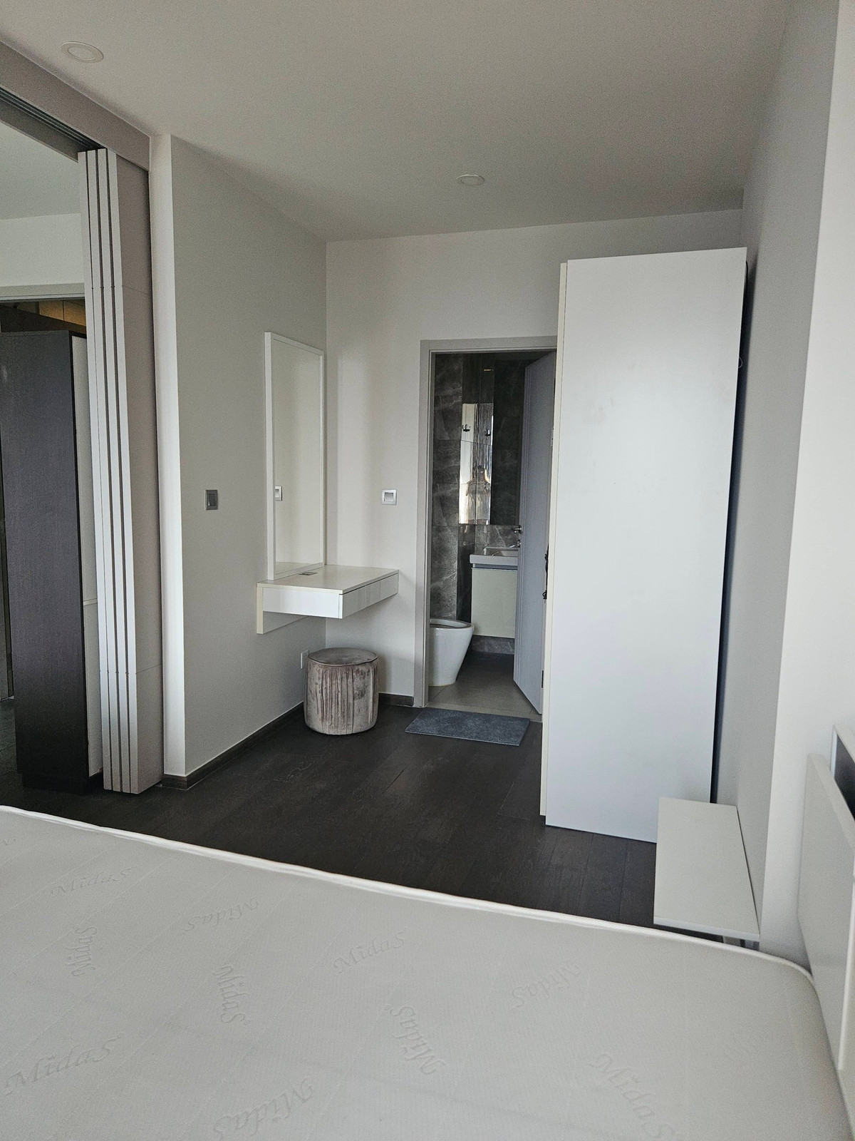 For RentCondoRatchathewi,Phayathai : For Rent ✨ IDEO Q Siam - Ratchathewi ✨ Private elevator directly to your unit. Near BTS Ratchathewi, easiest access to Siam and Asoke!