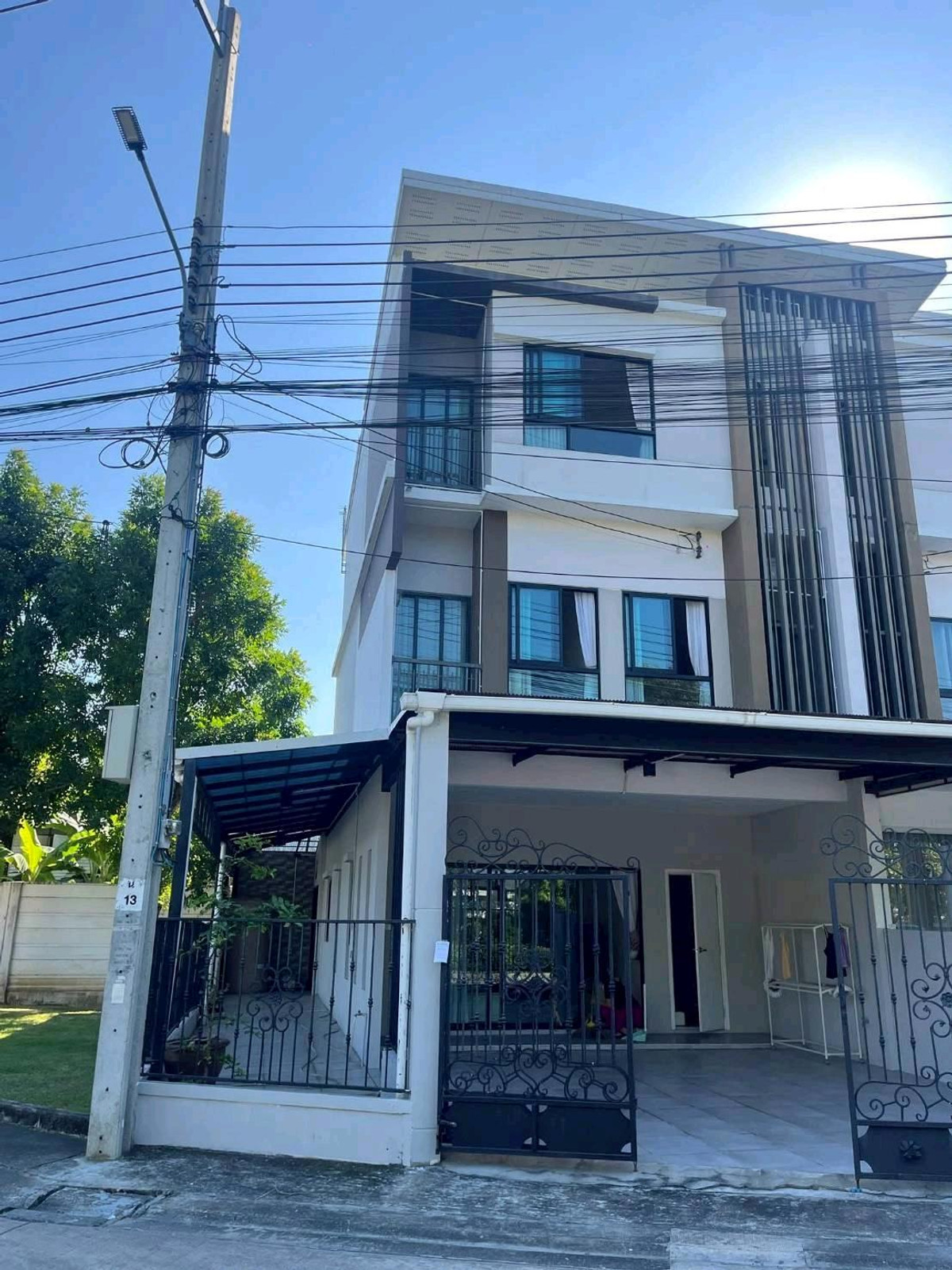 For RentTownhomeVipawadee, Don Mueang, Lak Si : 🌳 Corner house, main road, facing north, comfortable, good wind, private.