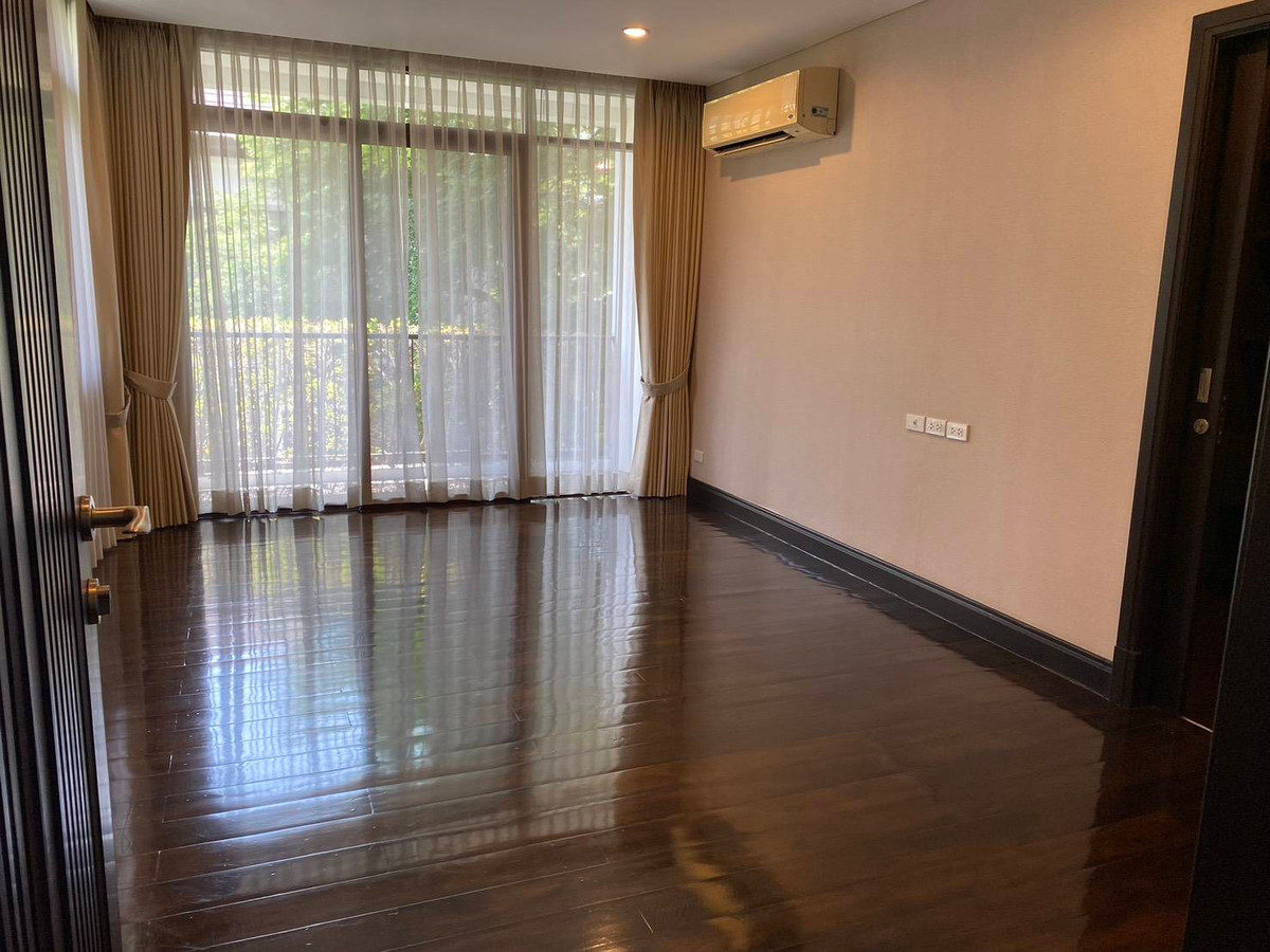 ให้เช่าบ้านสุขุมวิท อโศก ทองหล่อ : House Sukhumvit 18: 4bed 5bath 100sqwah 455sqm. 320,000/mth. Am: 0656199198