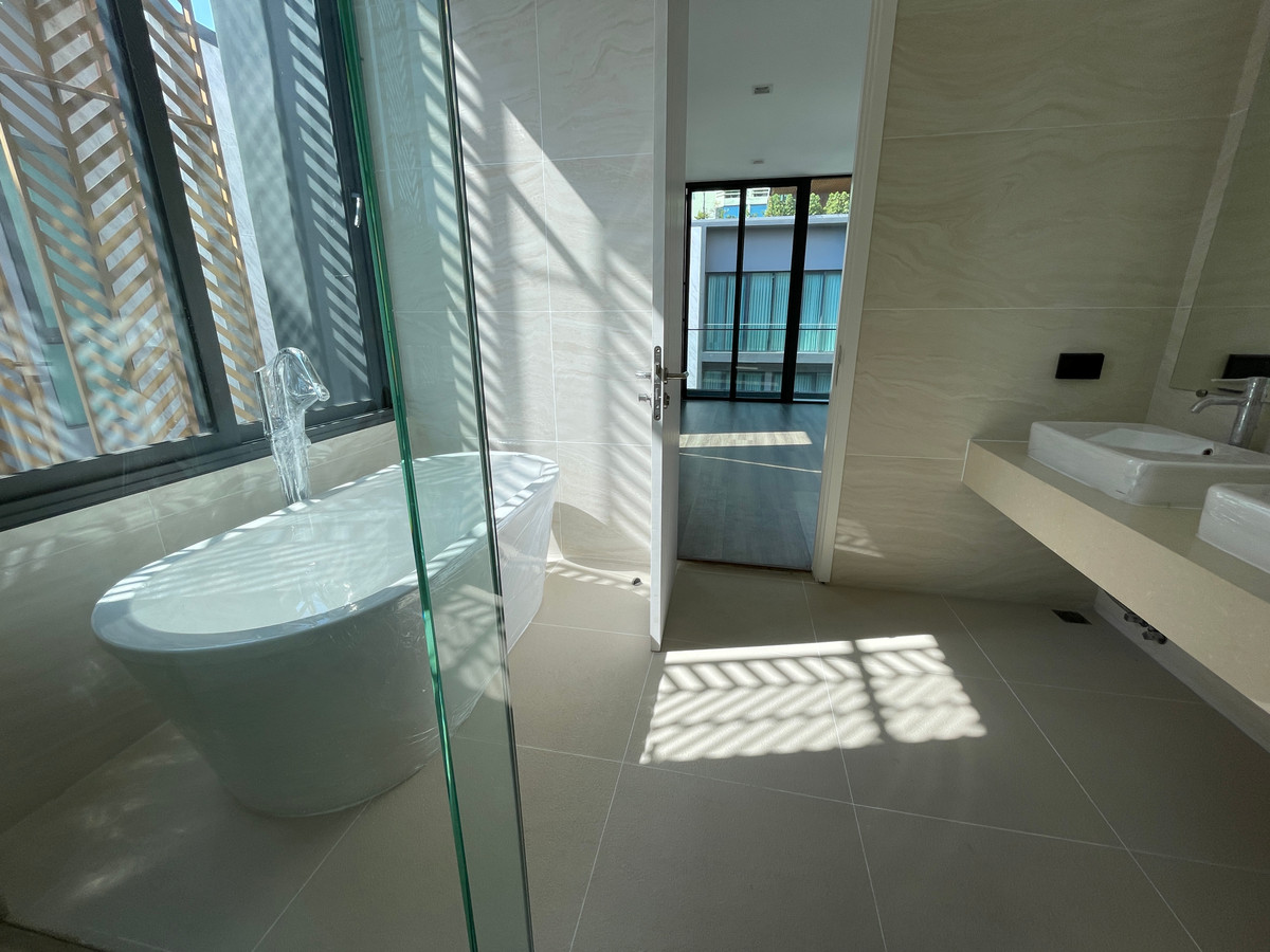 For SaleHome OfficeRamkhamhaeng, Hua Mak : Luxurious 5-story home office for sale, Metier Rama 9 project (Metier Rama 9), designed under the concept of superiority. Private parking for up to 6 cars