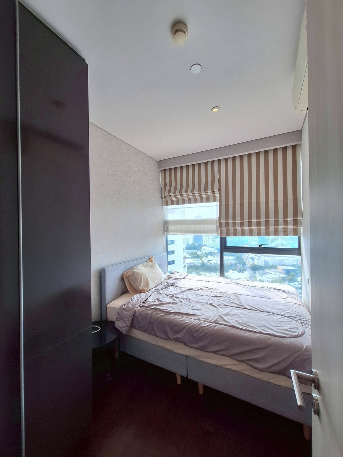 For RentCondoSukhumvit, Asoke, Thonglor : Condo The Lumpini 24, convenient travel, near BTS, there is a shuttle, beautiful room, fully furnished, ready to move in!!