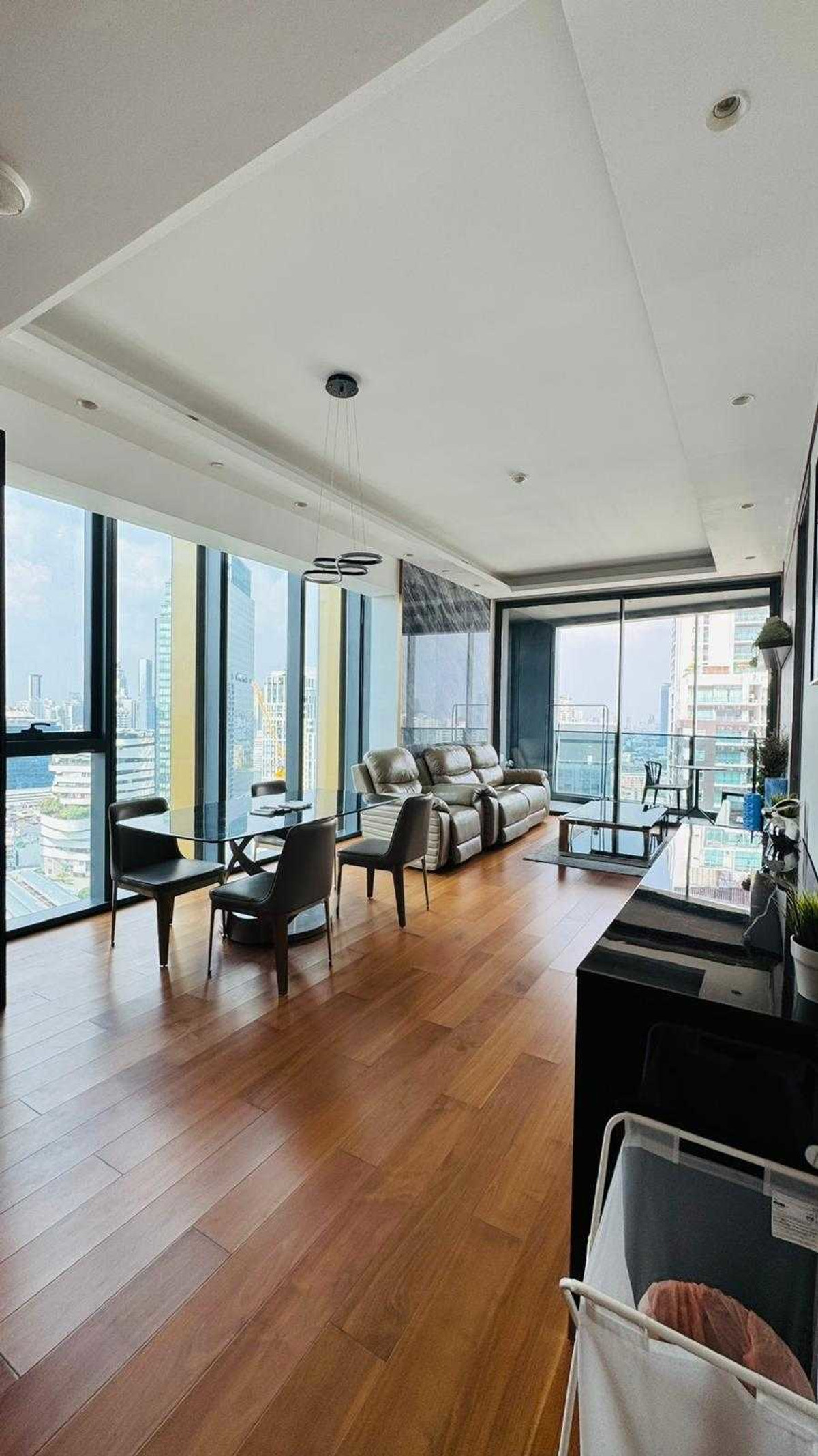 For RentCondoSukhumvit, Asoke, Thonglor : Luxury condo at The Estelle PhromPhong, convenient transportation, close to BTS, shuttle available, beautifully decorated room, fully furnished, ready to move in!