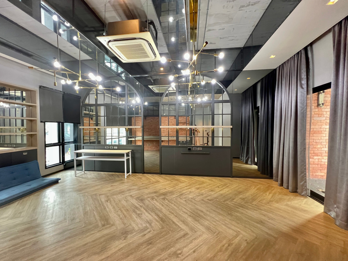 ให้เช่าโฮมออฟฟิศเลียบทางด่วนรามอินทรา : ให้เช่า ARCO Home Office 4 ชั้น | หลังมุม ทำเล Prime Ekkamai–Ramintra | พื้นที่ใหญ่ 395 ตร.ม. | จอดรถได้สูงสุด 6 คัน