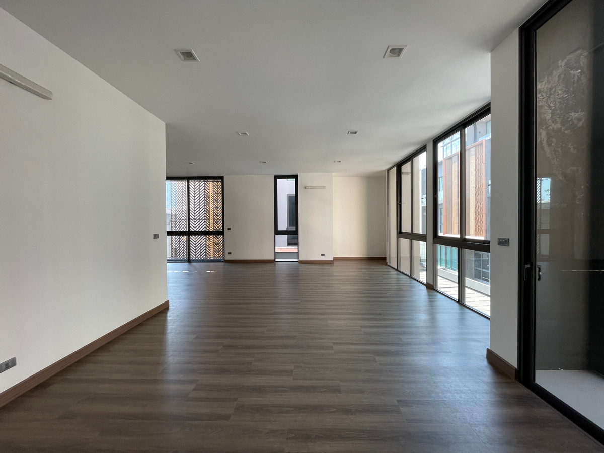 For SaleHome OfficeRamkhamhaeng, Hua Mak : Luxurious 5-story home office for sale, Metier Rama 9 project (Metier Rama 9), designed under the concept of superiority. Private parking for up to 6 cars