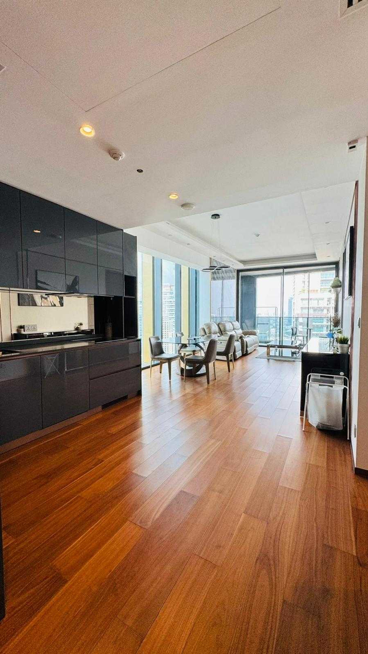 For RentCondoSukhumvit, Asoke, Thonglor : Luxury condo at The Estelle PhromPhong, convenient transportation, close to BTS, shuttle available, beautifully decorated room, fully furnished, ready to move in!