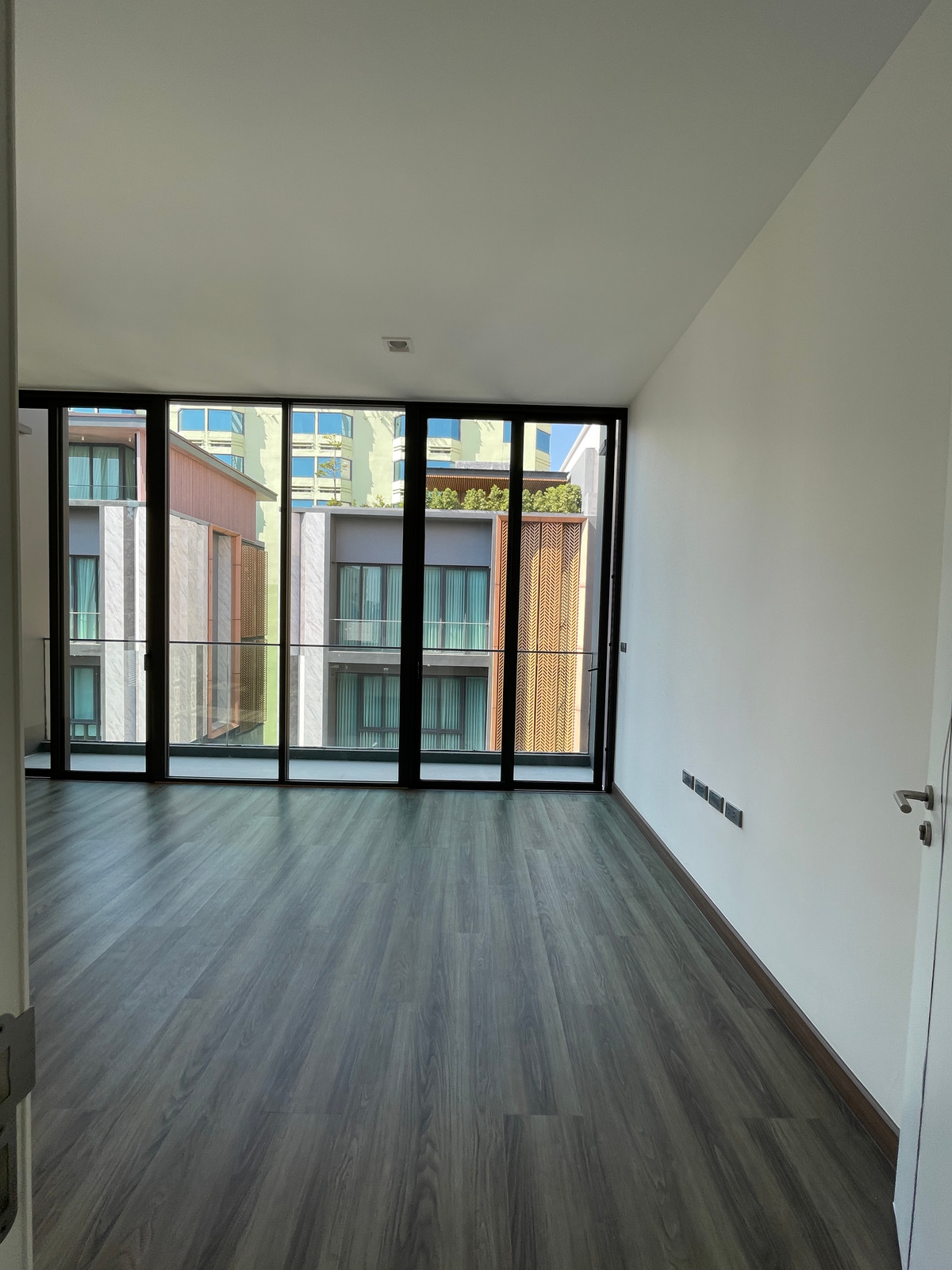 For SaleHome OfficeRamkhamhaeng, Hua Mak : Luxurious 5-story home office for sale, Metier Rama 9 project (Metier Rama 9), designed under the concept of superiority. Private parking for up to 6 cars