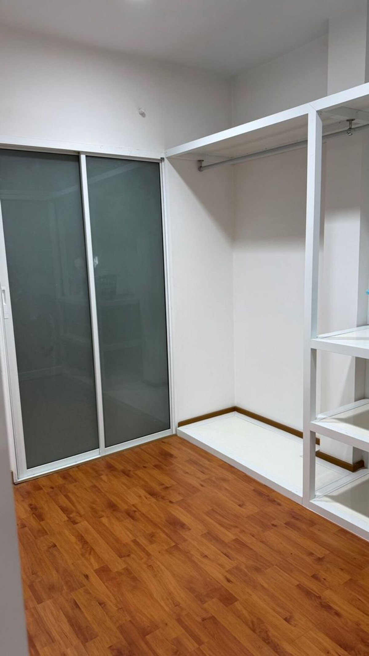 ให้เช่าทาวน์โฮมลาดกระบัง สุวรรณภูมิ : ให้เช่า บ้านกลางเมือง เอสเซ้นส์ อ่อนนุช-วงแหวน 3 ชั้น เลขที่ 489/8 (หลังมุม มีพื้นที่ด้านข้าง) (เลี้ยงสัตว์ได้)