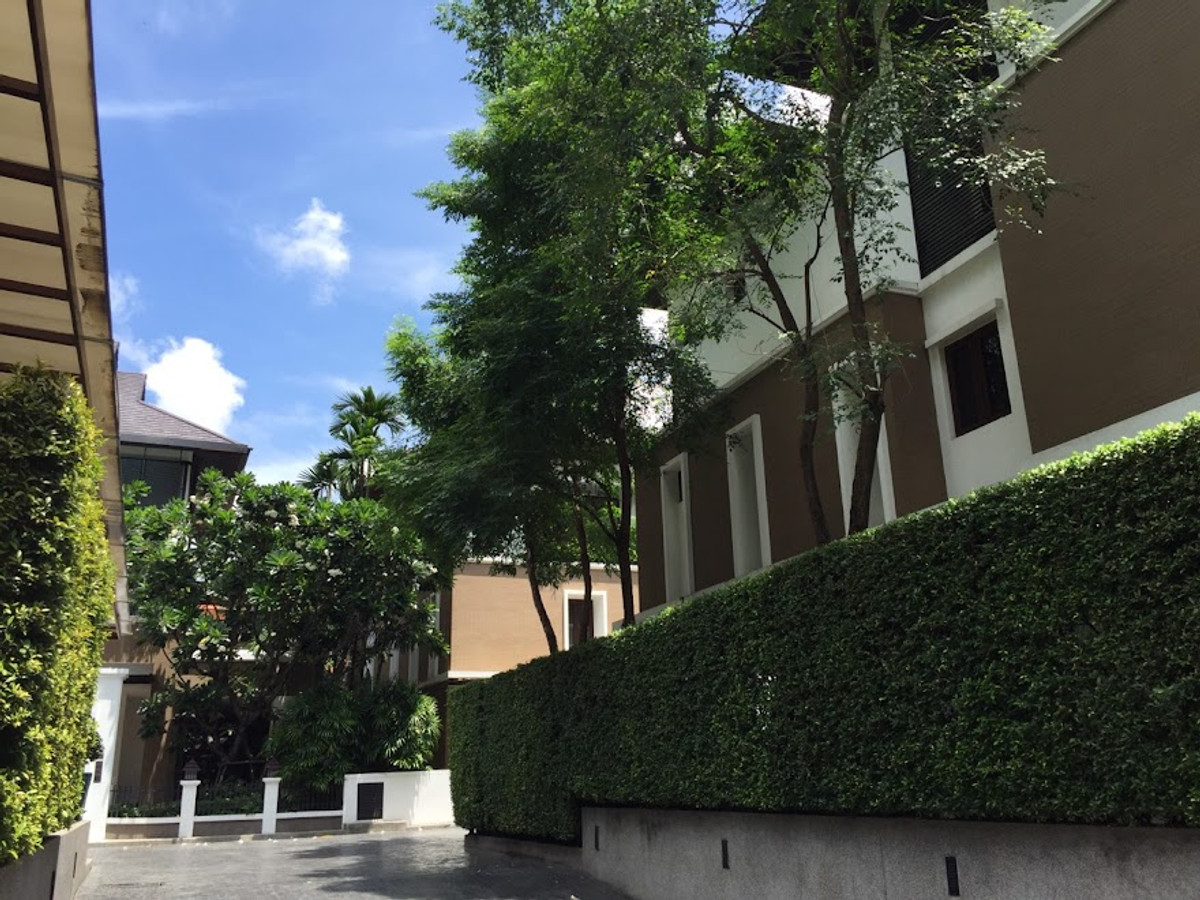 ให้เช่าบ้านสุขุมวิท อโศก ทองหล่อ : House Sukhumvit 18: 4bed 5bath 100sqwah 455sqm. 320,000/mth. Am: 0656199198