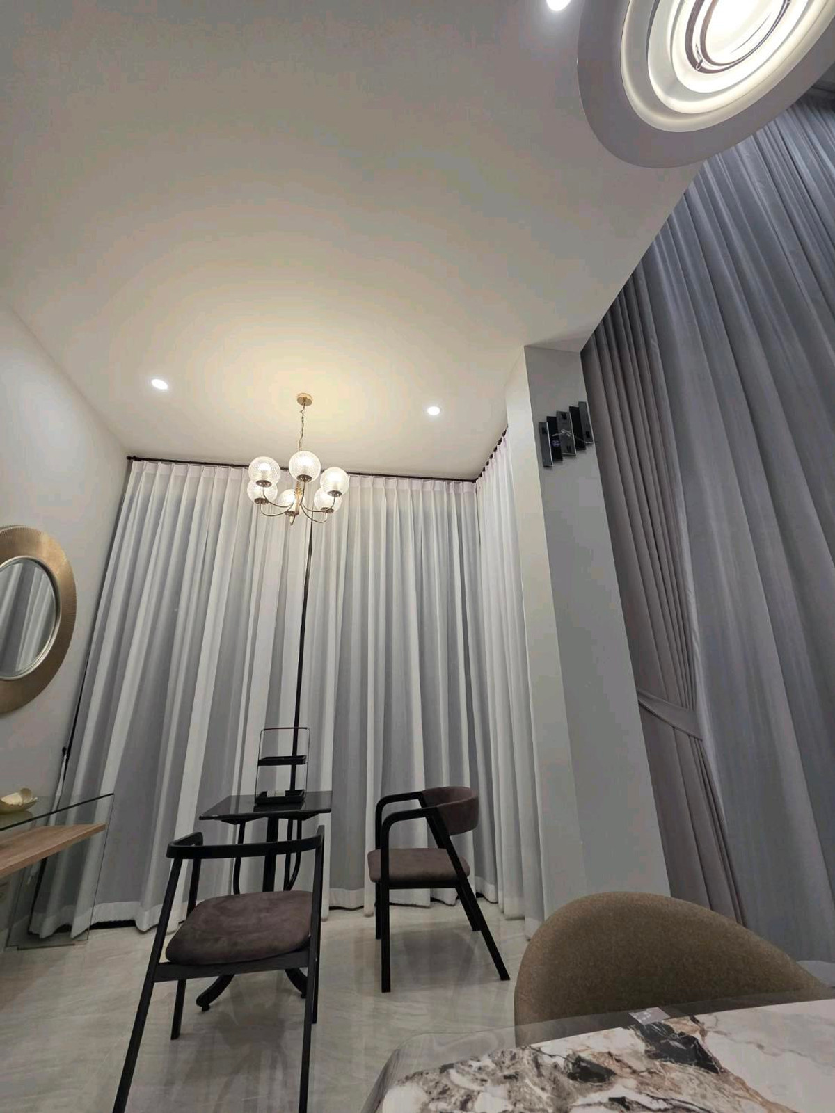 ให้เช่าบ้านเลียบทางด่วนรามอินทรา : FOR RENT : The honor โยธินพัฒนา มีลิฟท์พร้อมสระว่ายน้ำขนาดใหญ่ 8 ห้องนอน ทำเลหน้าสวน 