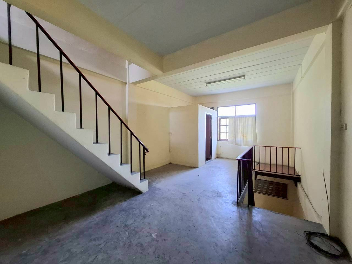 For SaleHome OfficeMin Buri, Romklao : Commercial building for sale, 3.5 floors, Sri Prajak Villa 1-2 (Ramkhamhaeng 156), Saphan Sung District, Bangkok, price 3,700,000 baht.