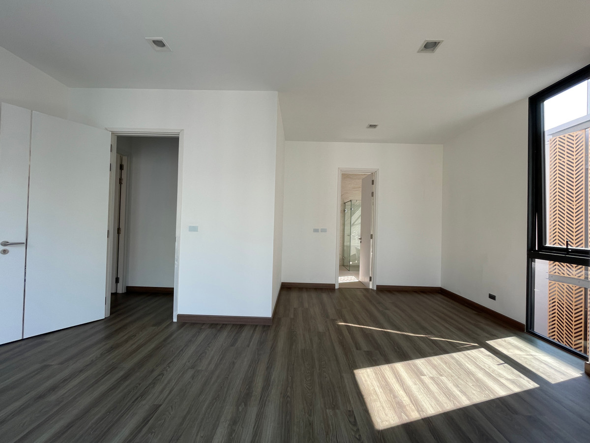 For SaleHome OfficeRamkhamhaeng, Hua Mak : Luxurious 5-story home office for sale, Metier Rama 9 project (Metier Rama 9), designed under the concept of superiority. Private parking for up to 6 cars