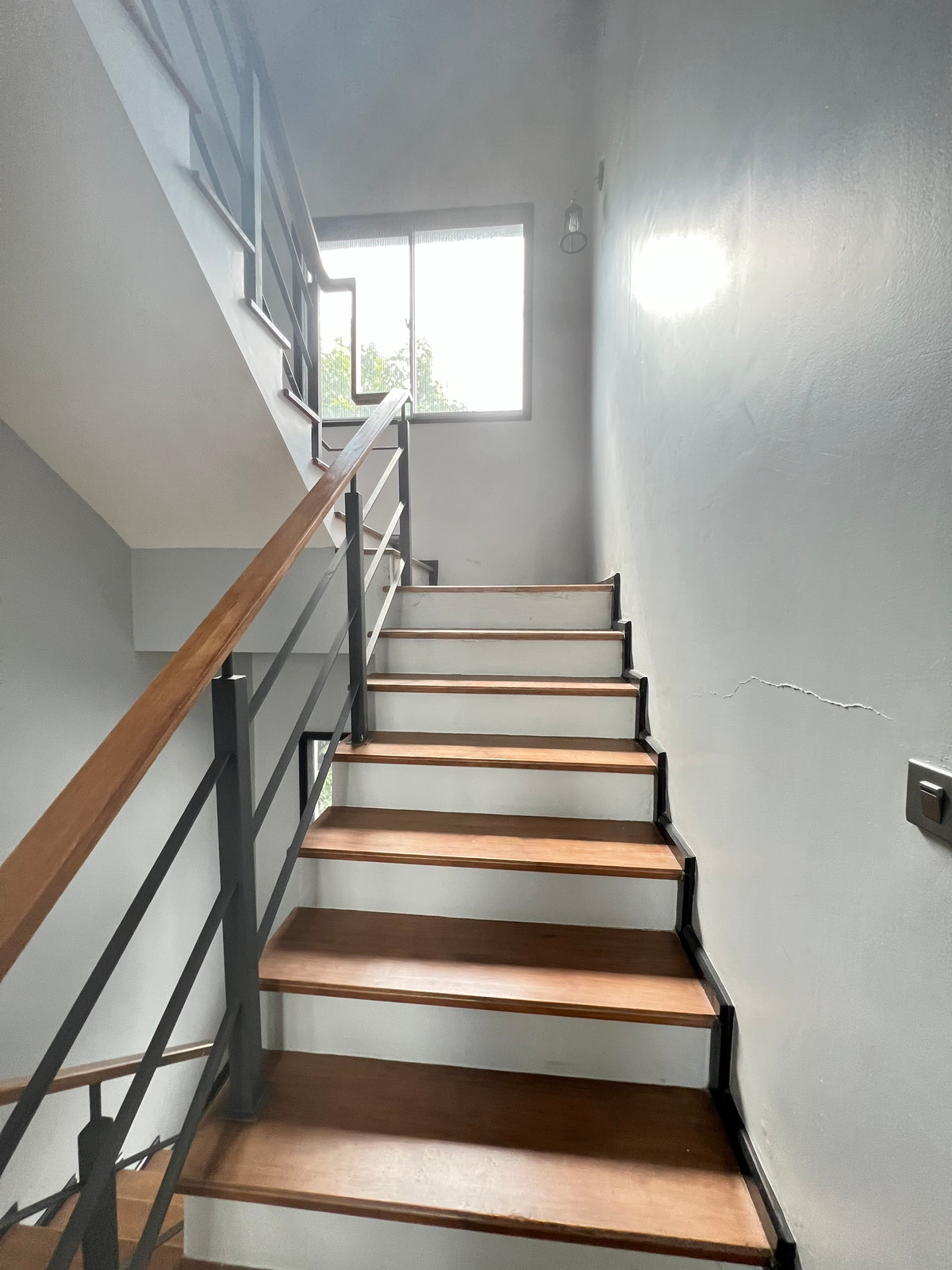 ให้เช่าโฮมออฟฟิศเลียบทางด่วนรามอินทรา : ให้เช่า ARCO Home Office 4 ชั้น | หลังมุม ทำเล Prime Ekkamai–Ramintra | พื้นที่ใหญ่ 395 ตร.ม. | จอดรถได้สูงสุด 6 คัน