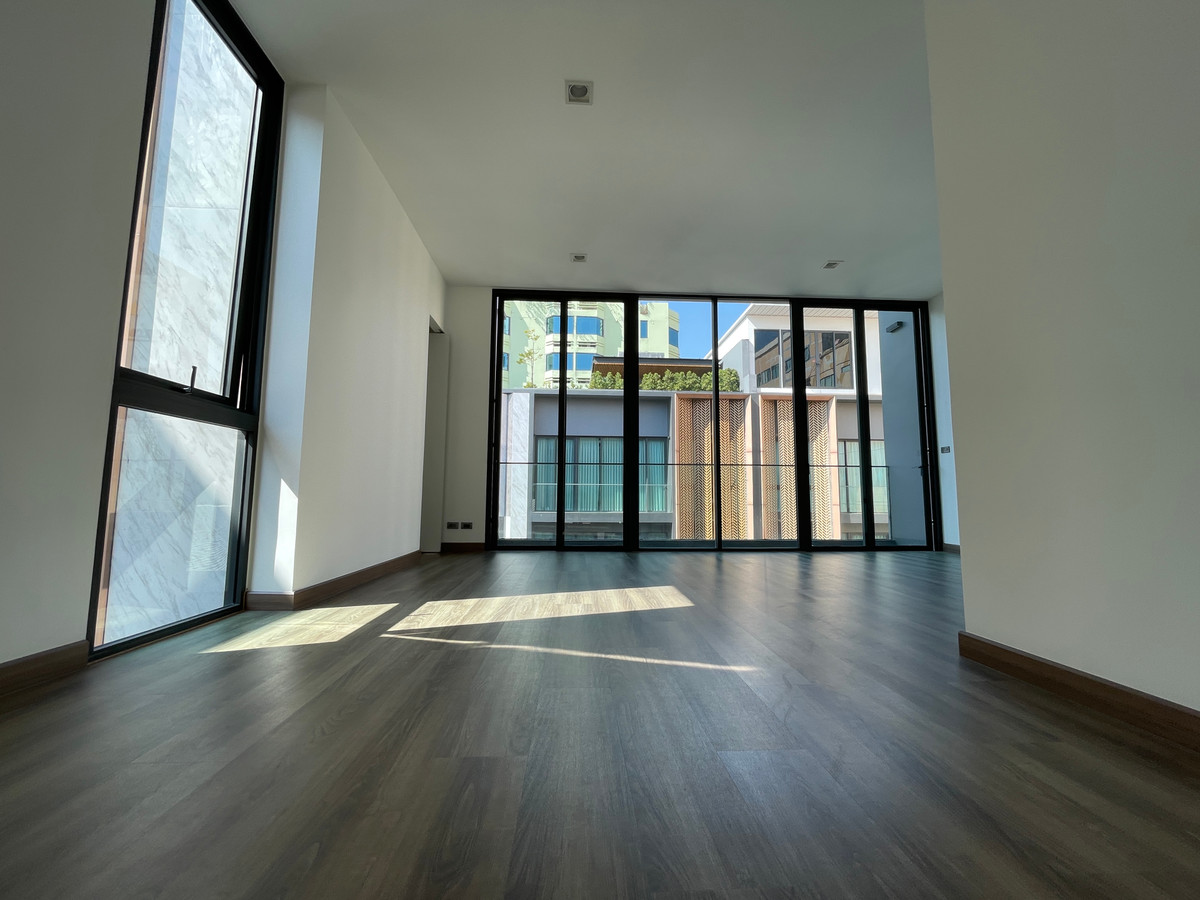 For SaleHome OfficeRamkhamhaeng, Hua Mak : Luxurious 5-story home office for sale, Metier Rama 9 project (Metier Rama 9), designed under the concept of superiority. Private parking for up to 6 cars