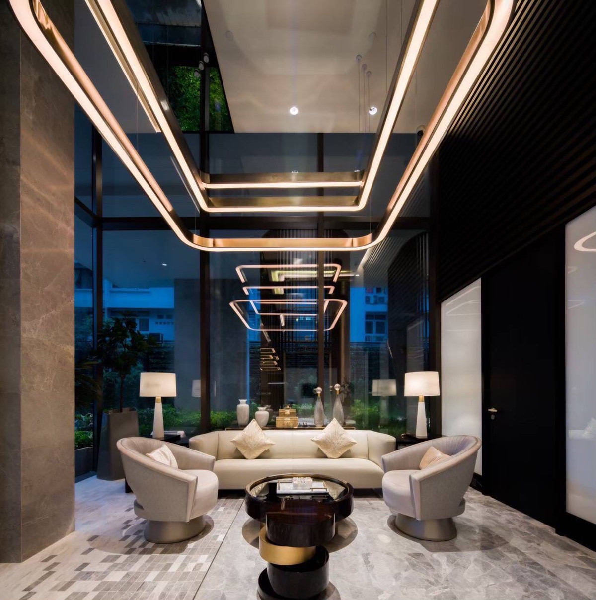 For RentCondoWitthayu, Chidlom, Langsuan, Ploenchit : For rent, luxury condo 28 CHIDLOM, large room, corner room, near BTS Chidlom.