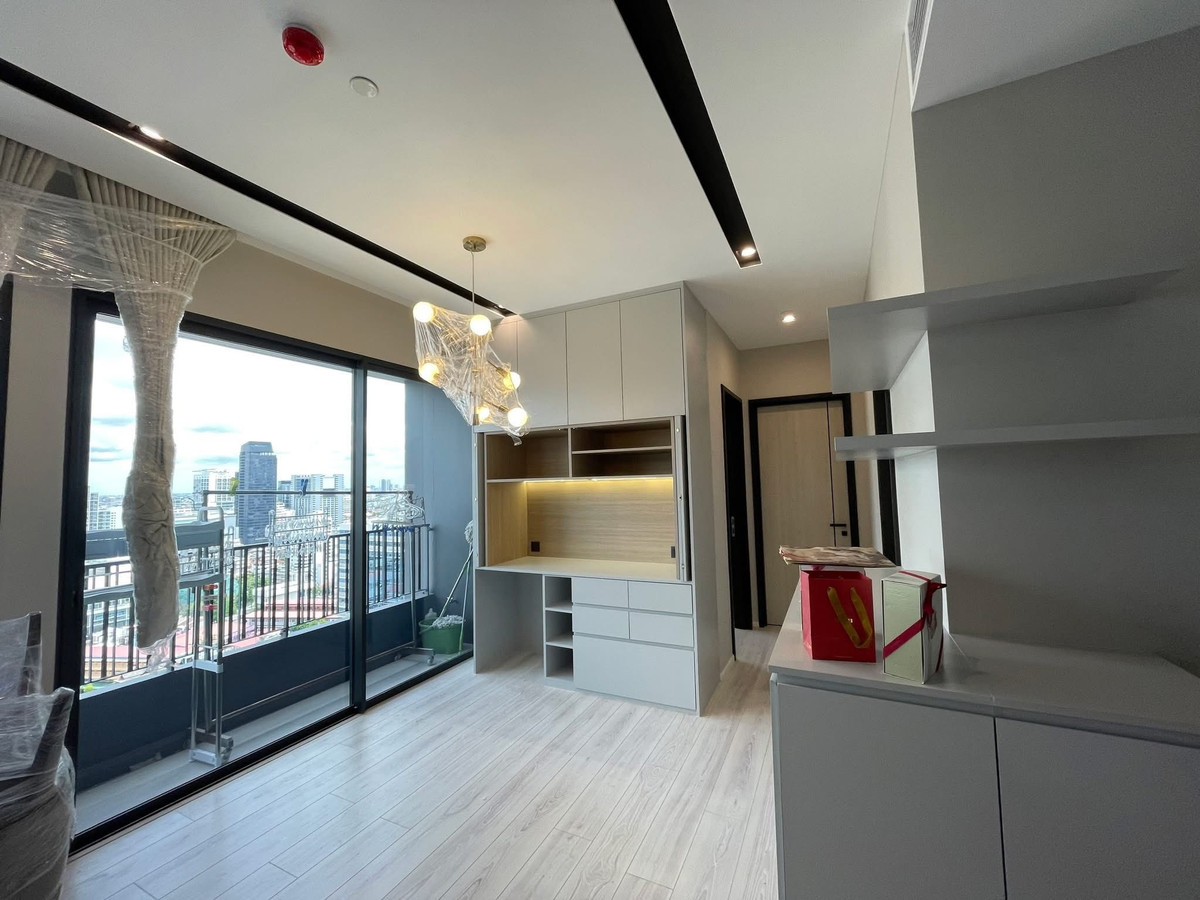 For RentCondoRatchathewi,Phayathai : For Rent 📍 The Room Phayathai 📍 2 Bedrooms, City Center, near BTS Phayathai and ARL Ratchaprarop, Convenient Transportation.