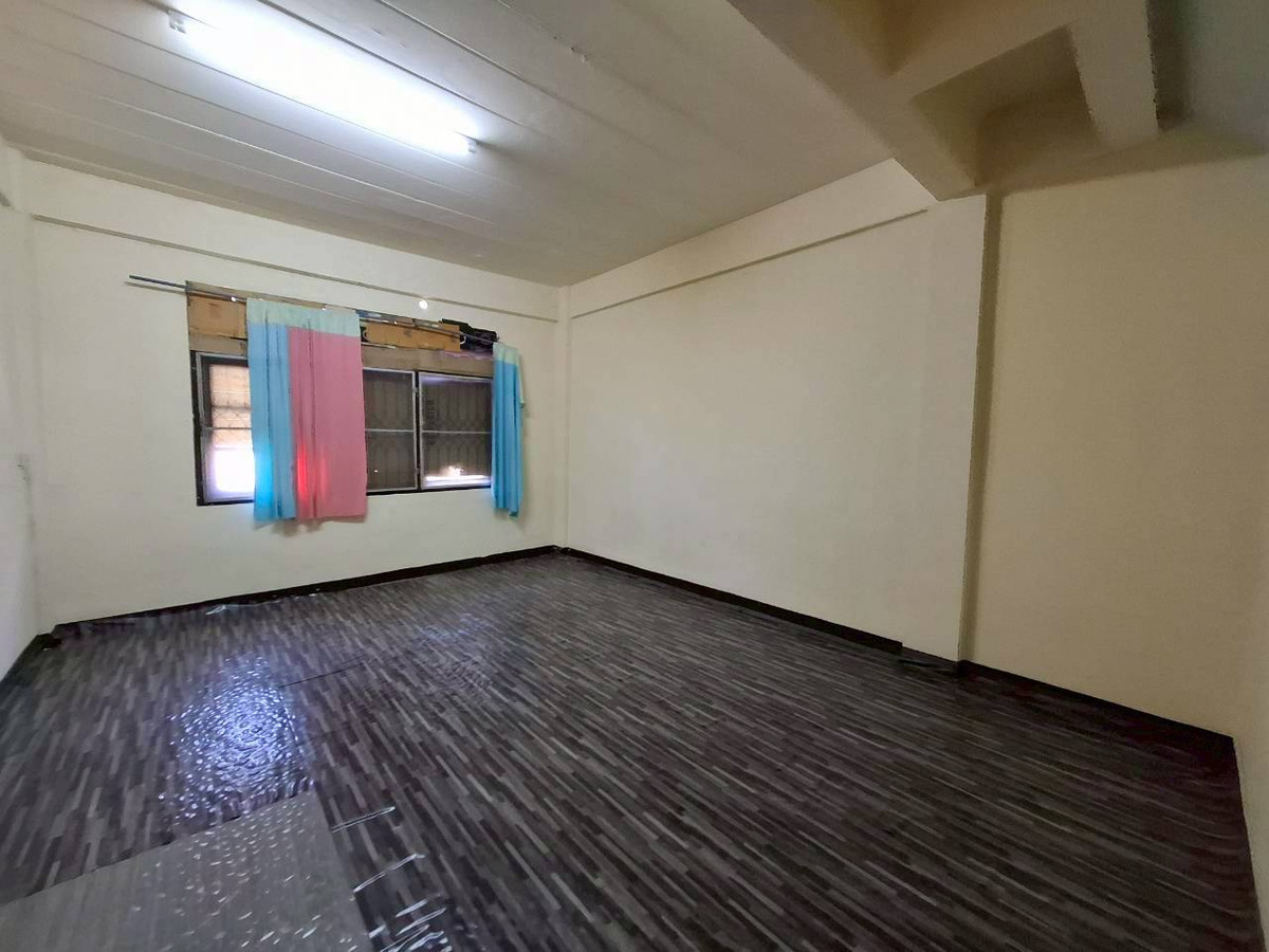 For SaleHome OfficeMin Buri, Romklao : Commercial building for sale, 3.5 floors, Sri Prajak Villa 1-2 (Ramkhamhaeng 156), Saphan Sung District, Bangkok, price 3,700,000 baht.