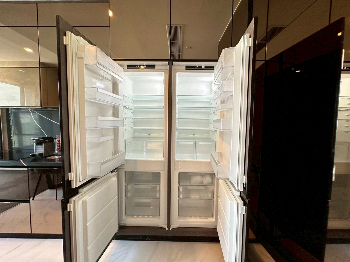 For RentCondoSukhumvit, Asoke, Thonglor : Condo The Esse Sukhumvit 36, convenient travel, near BTS, there is a shuttle, beautifully decorated room, fully furnished, ready to move in!!