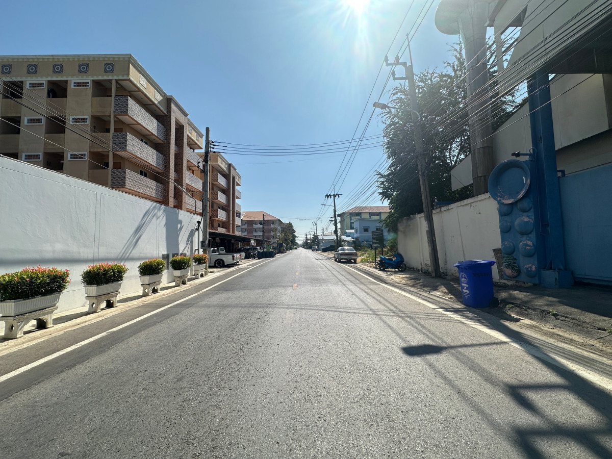 For SaleFactorySamut Prakan,Samrong : Factory + office for sale, 1,300 sq m., purple layout, area 1 rai, industrial location, water and electricity ready, large vehicles easy to get in and out.