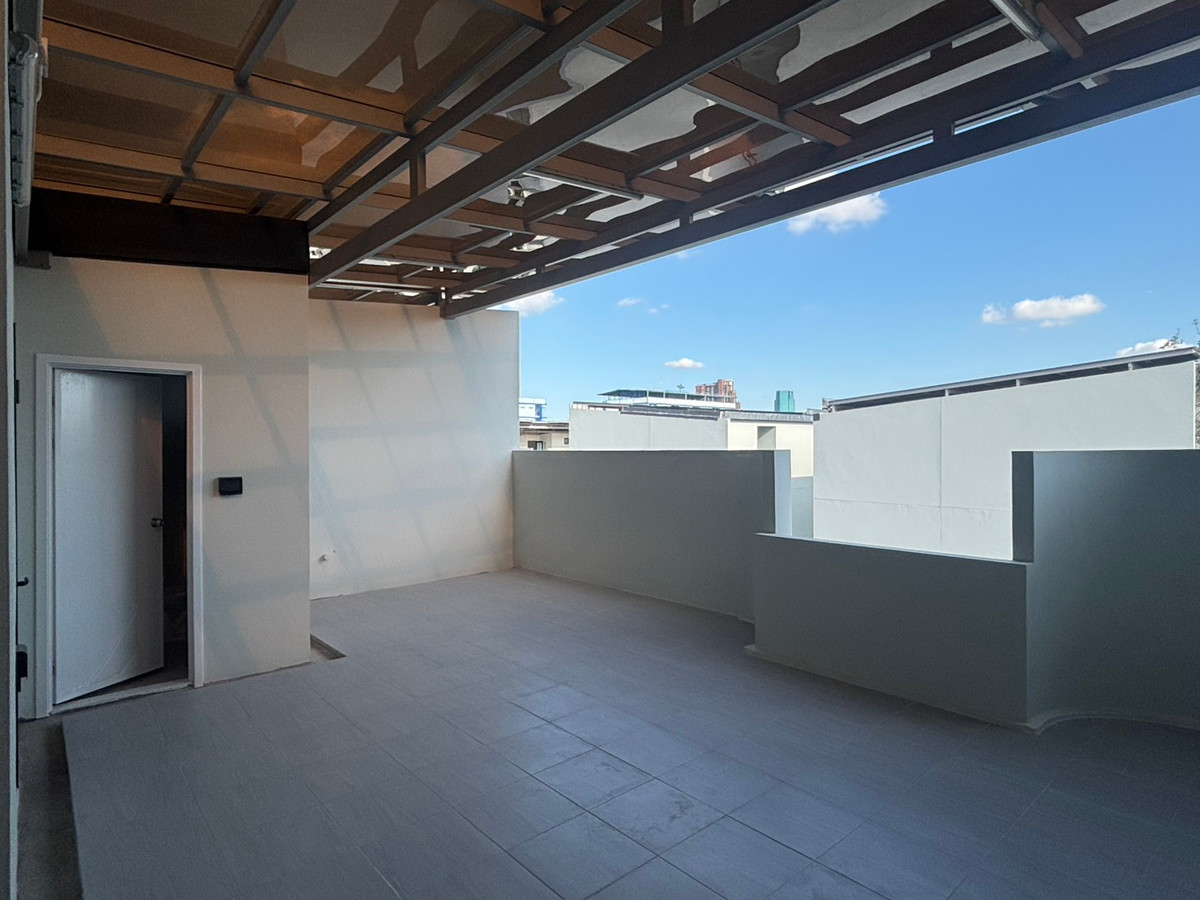 ขายทาวน์โฮมพระราม 3 สาธุประดิษฐ์ : ✨ขายทาวน์โฮมสไตล์ Modern 4ชั้นย่านพระราม 3 ขนาด 270ตรม. 3ห้องนอน เน้นความโปร่ง โล่งภายในในตัวบ้าน ใกล้ King’s College International School และทางด่วน