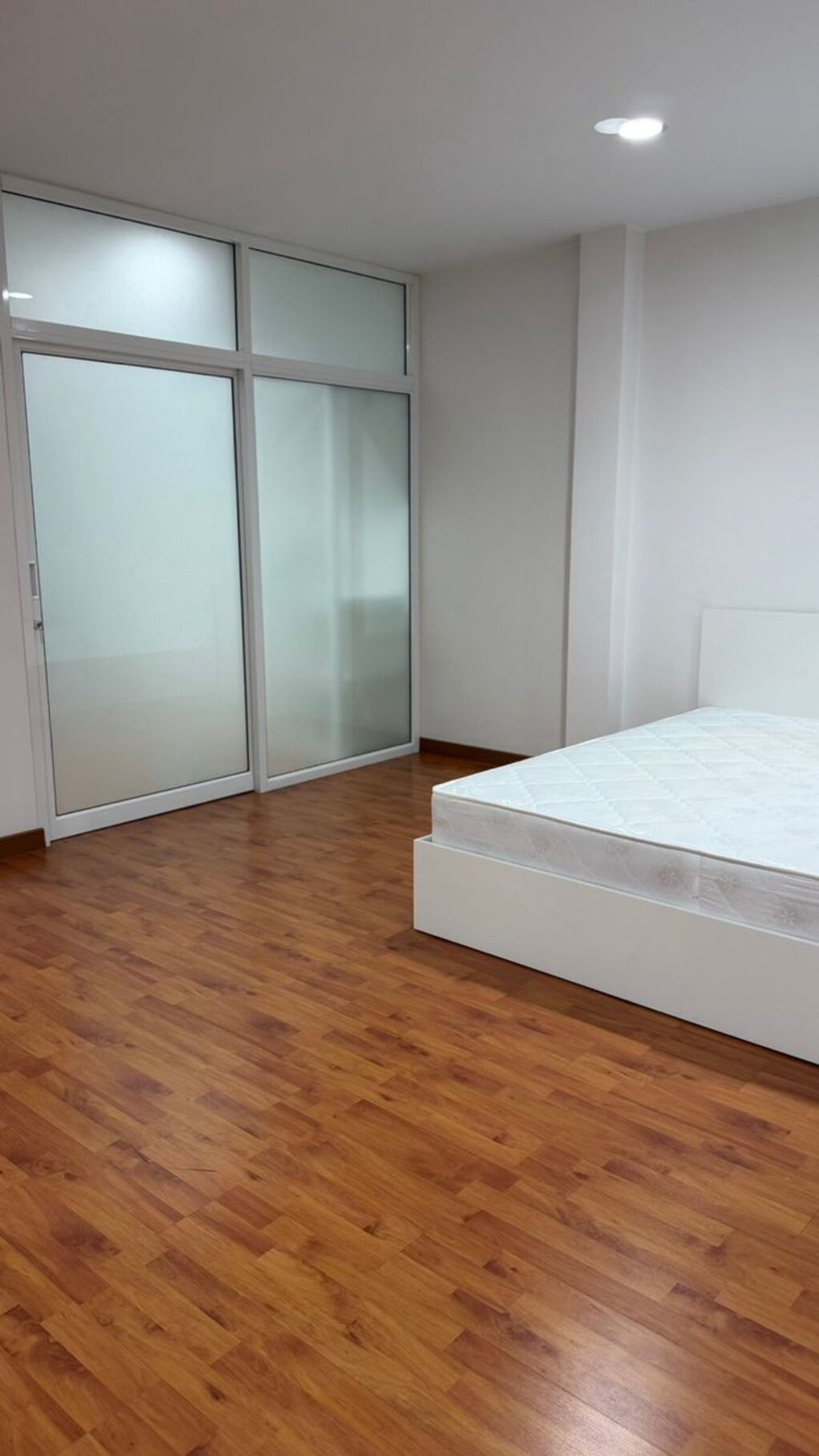 ให้เช่าทาวน์โฮมลาดกระบัง สุวรรณภูมิ : ให้เช่า บ้านกลางเมือง เอสเซ้นส์ อ่อนนุช-วงแหวน 3 ชั้น เลขที่ 489/8 (หลังมุม มีพื้นที่ด้านข้าง) (เลี้ยงสัตว์ได้)