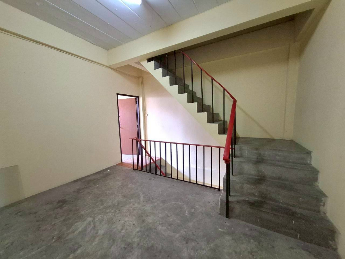 For SaleHome OfficeMin Buri, Romklao : Commercial building for sale, 3.5 floors, Sri Prajak Villa 1-2 (Ramkhamhaeng 156), Saphan Sung District, Bangkok, price 3,700,000 baht.