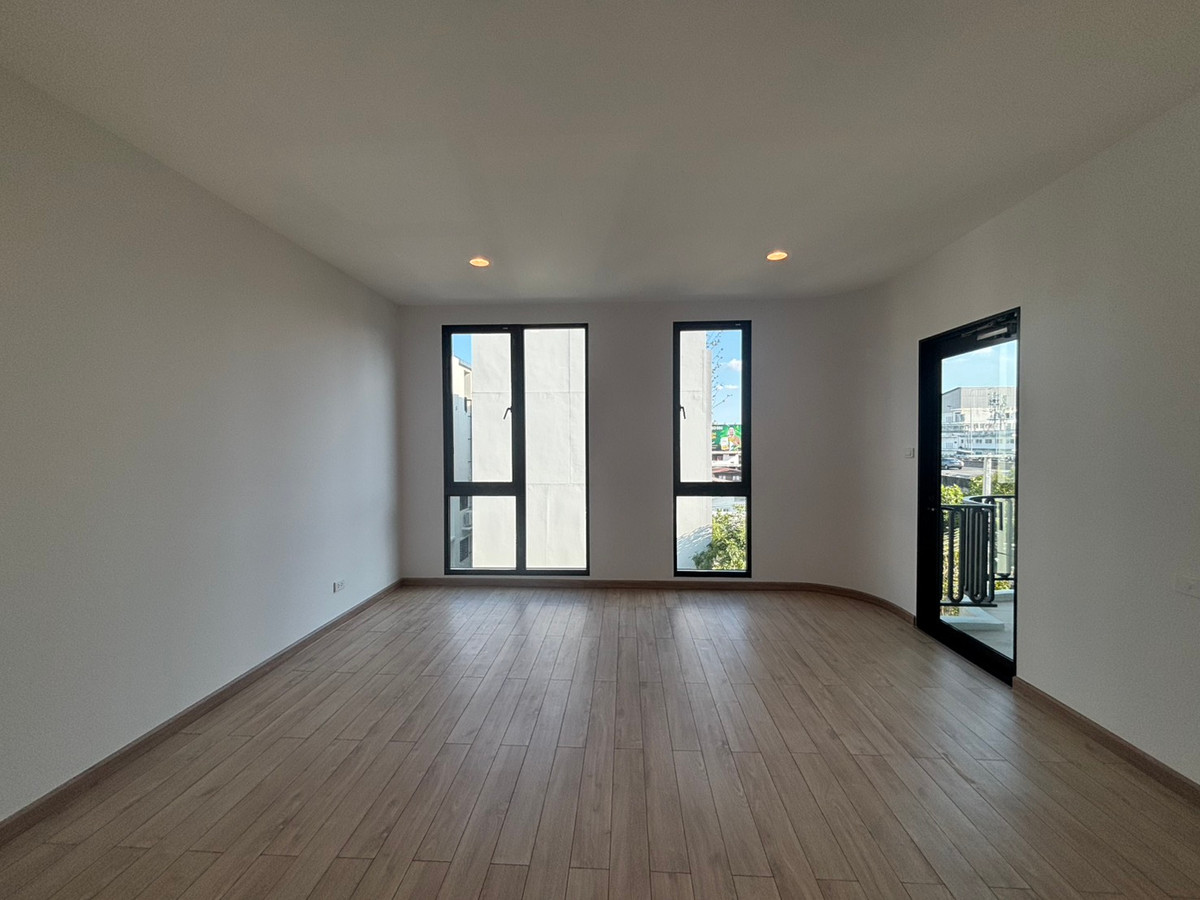 ขายทาวน์โฮมพระราม 3 สาธุประดิษฐ์ : ✨ขายทาวน์โฮมสไตล์ Modern 4ชั้นย่านพระราม 3 ขนาด 270ตรม. 3ห้องนอน เน้นความโปร่ง โล่งภายในในตัวบ้าน ใกล้ King’s College International School และทางด่วน