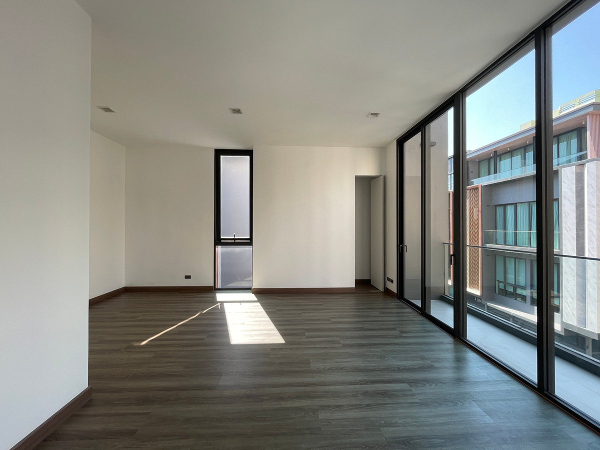 For SaleHome OfficeRamkhamhaeng, Hua Mak : Luxurious 5-story home office for sale, Metier Rama 9 project (Metier Rama 9), designed under the concept of superiority. Private parking for up to 6 cars