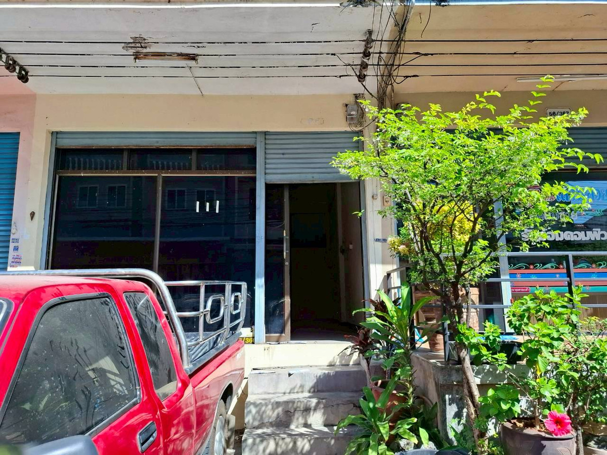 For SaleHome OfficeMin Buri, Romklao : Commercial building for sale, 3.5 floors, Sri Prajak Villa 1-2 (Ramkhamhaeng 156), Saphan Sung District, Bangkok, price 3,700,000 baht.