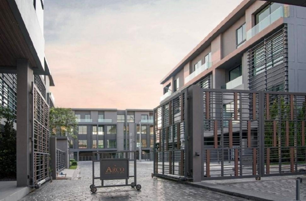 ให้เช่าโฮมออฟฟิศเลียบทางด่วนรามอินทรา : ให้เช่า ARCO Home Office 4 ชั้น | หลังมุม ทำเล Prime Ekkamai–Ramintra | พื้นที่ใหญ่ 395 ตร.ม. | จอดรถได้สูงสุด 6 คัน