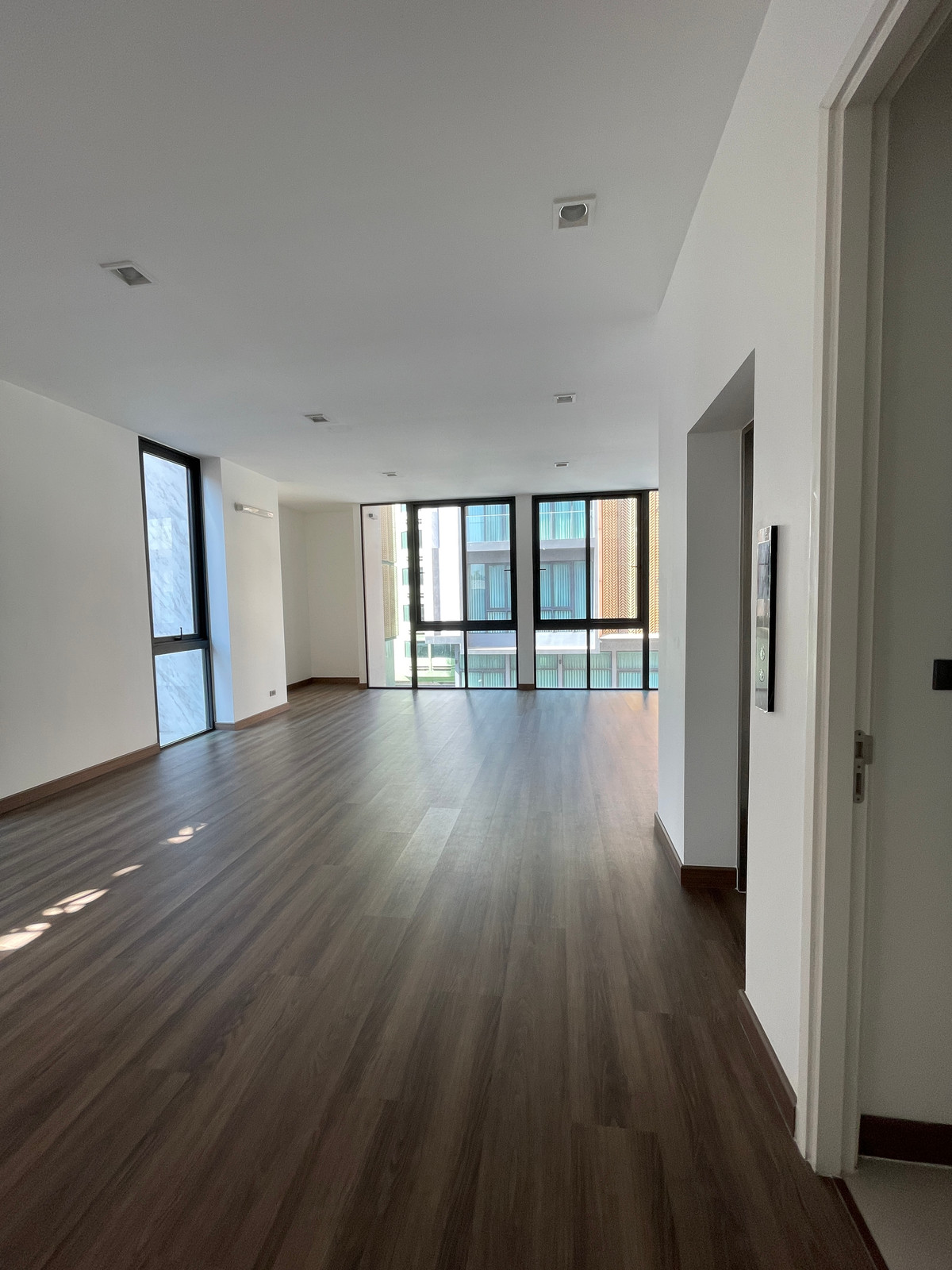 For SaleHome OfficeRamkhamhaeng, Hua Mak : Luxurious 5-story home office for sale, Metier Rama 9 project (Metier Rama 9), designed under the concept of superiority. Private parking for up to 6 cars