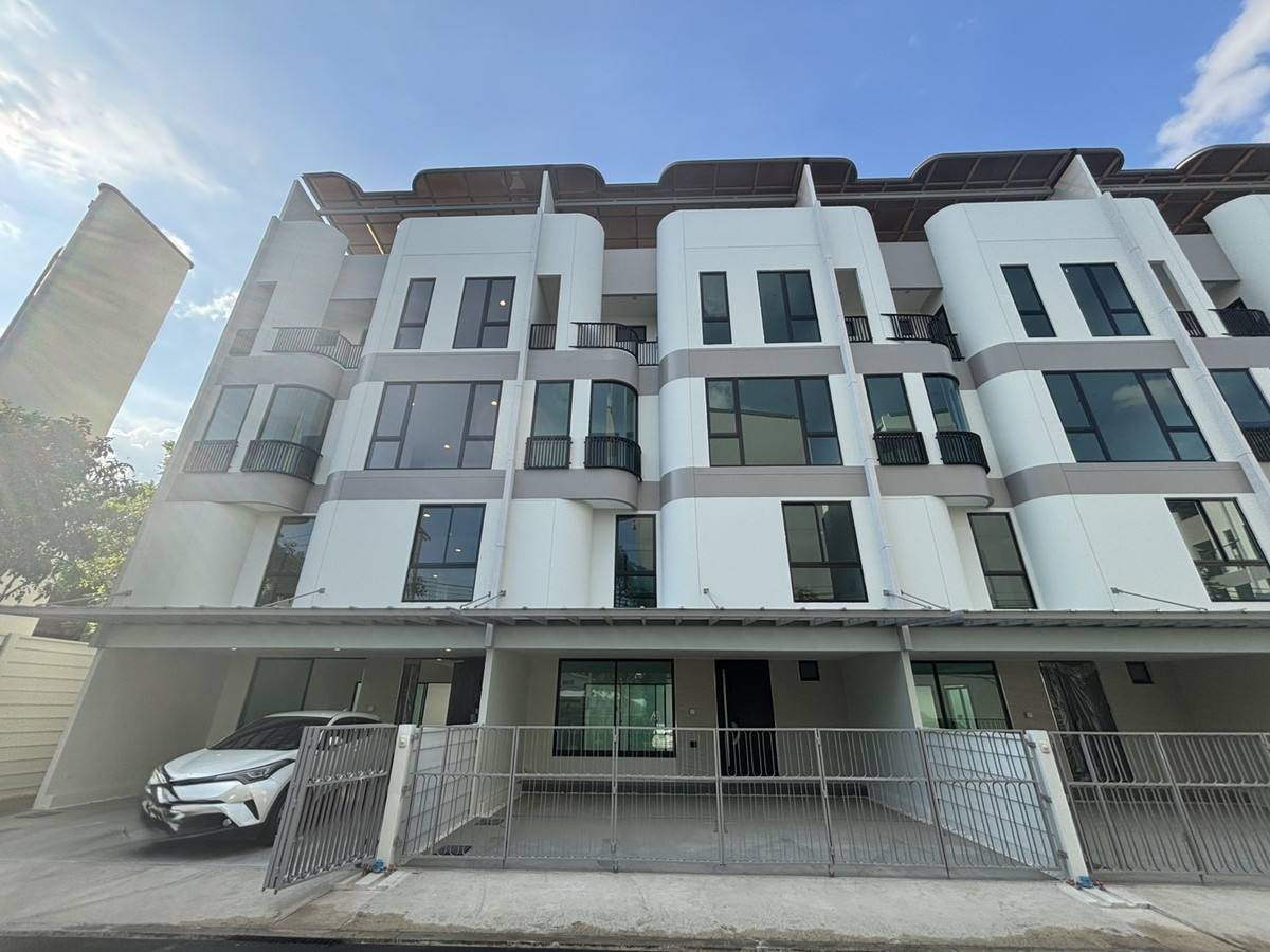 For SaleTownhomeRama3 (Riverside),Satupadit : ✨Modern style townhome for sale, 4 floors, Rama 3 area, size 270 sq m., 3 bedrooms, emphasis on openness. Open space inside the house, close to King's College International School and the expressway.