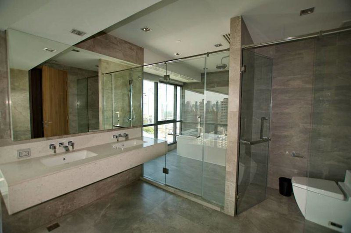 For RentCondoSukhumvit, Asoke, Thonglor : Condo Le Raffine Sukhumvit 39, convenient travel, close to BTS, has a shuttle, fully furnished, ready to move in!!