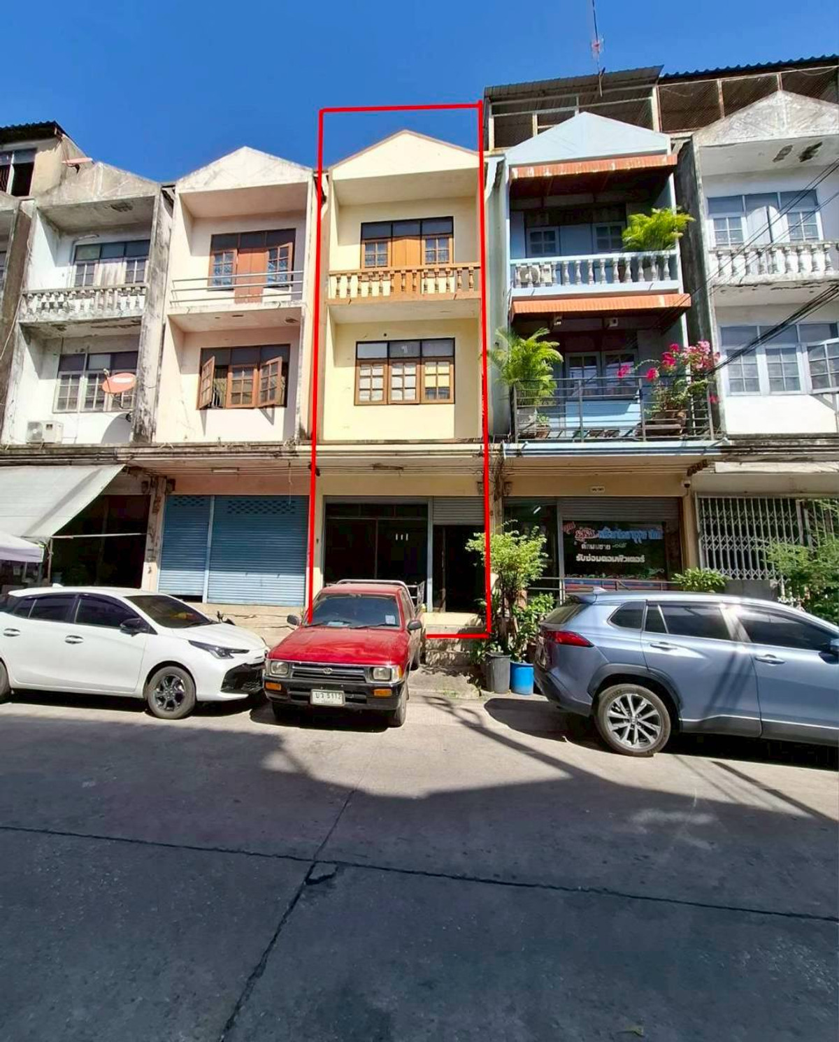 For SaleHome OfficeMin Buri, Romklao : Commercial building for sale, 3.5 floors, Sri Prajak Villa 1-2 (Ramkhamhaeng 156), Saphan Sung District, Bangkok, price 3,700,000 baht.
