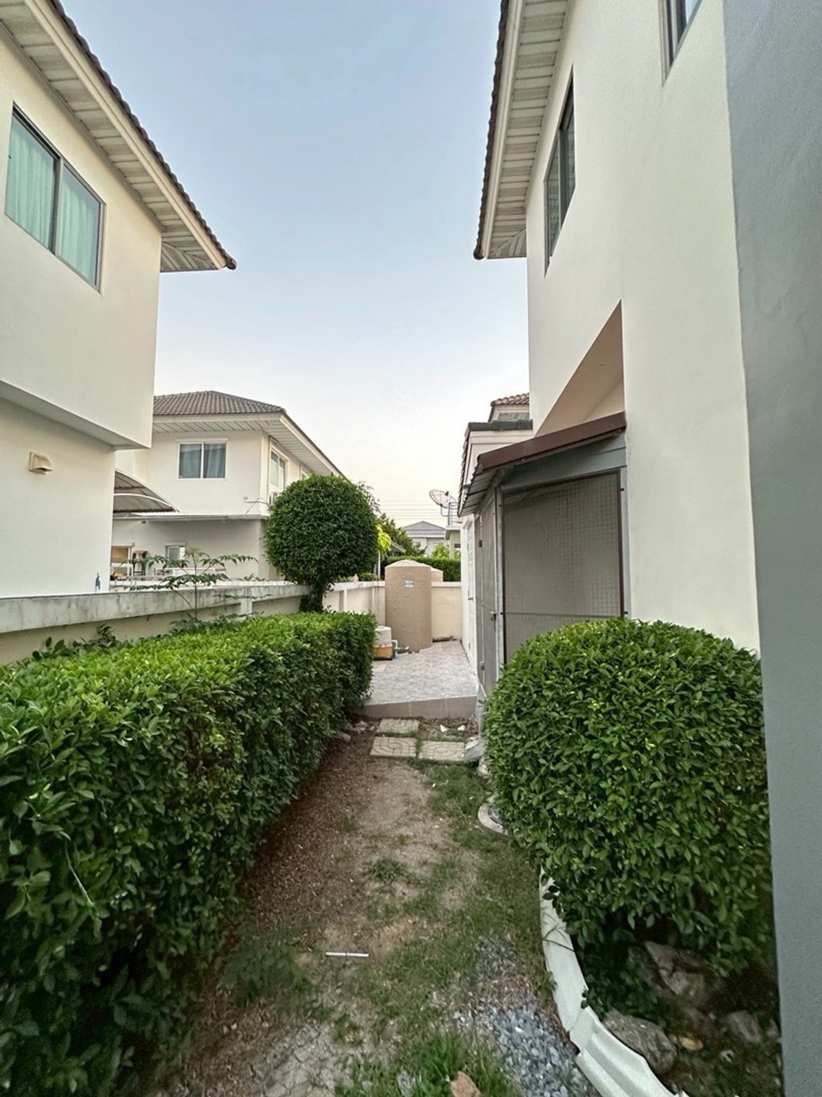 For RentHouseLadkrabang, Suwannaphum Airport : House for rent, Perfect Place Sukhumvit 77, pets allowed.