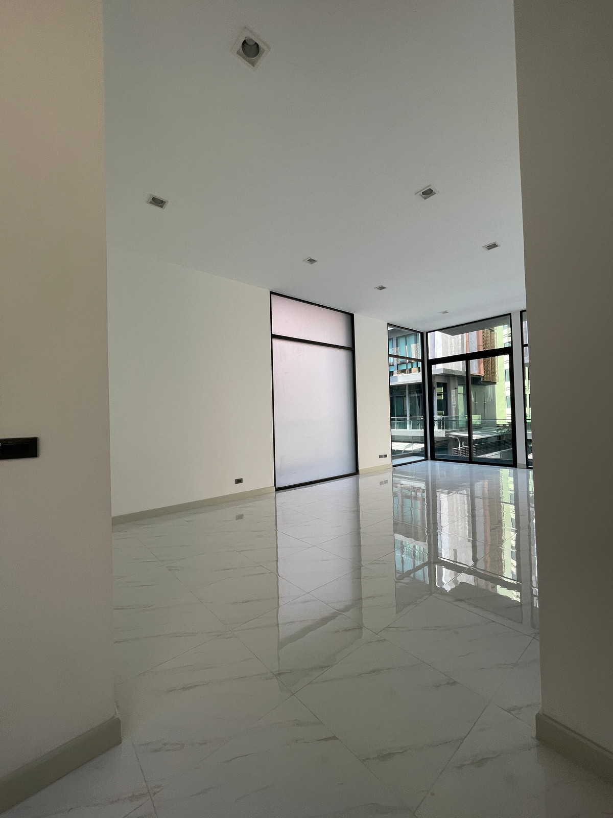 For SaleHome OfficeRamkhamhaeng, Hua Mak : Luxurious 5-story home office for sale, Metier Rama 9 project (Metier Rama 9), designed under the concept of superiority. Private parking for up to 6 cars