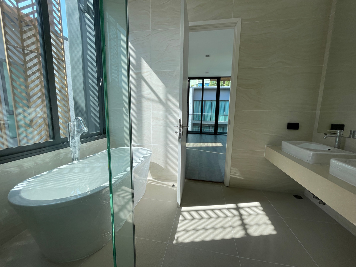 For SaleHome OfficeRamkhamhaeng, Hua Mak : Luxurious 5-story home office for sale, Metier Rama 9 project (Metier Rama 9), designed under the concept of superiority. Private parking for up to 6 cars