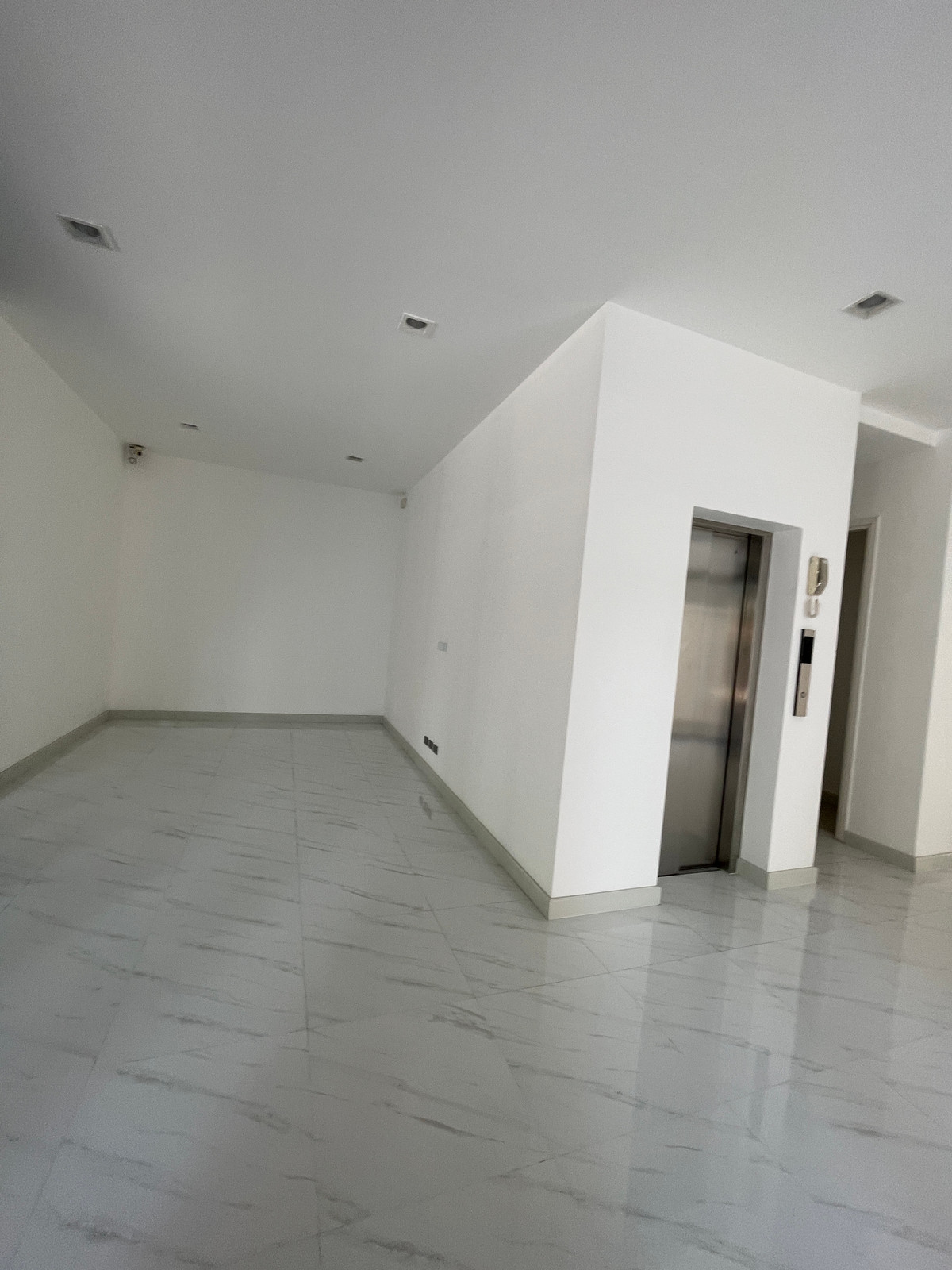 For SaleHome OfficeRamkhamhaeng, Hua Mak : Luxurious 5-story home office for sale, Metier Rama 9 project (Metier Rama 9), designed under the concept of superiority. Private parking for up to 6 cars