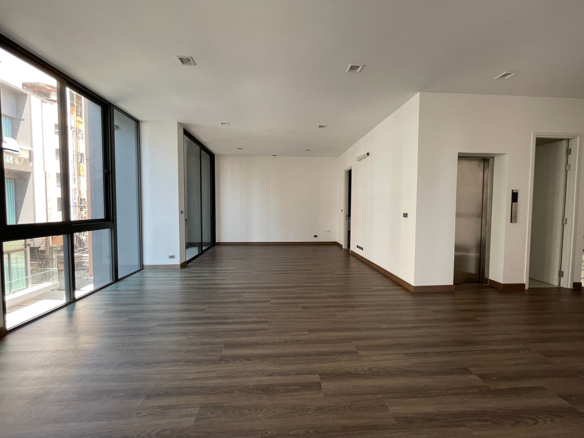 For SaleHome OfficeRamkhamhaeng, Hua Mak : Luxurious 5-story home office for sale, Metier Rama 9 project (Metier Rama 9), designed under the concept of superiority. Private parking for up to 6 cars