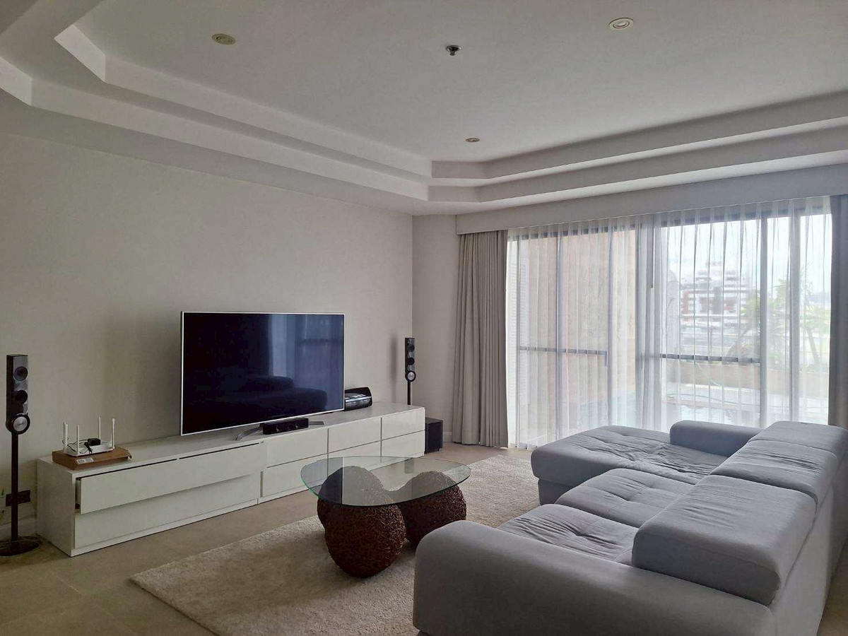 For RentCondoSukhumvit, Asoke, Thonglor : Condo Le Raffine Sukhumvit 24, convenient travel, close to BTS, has a shuttle, fully furnished, ready to move in!