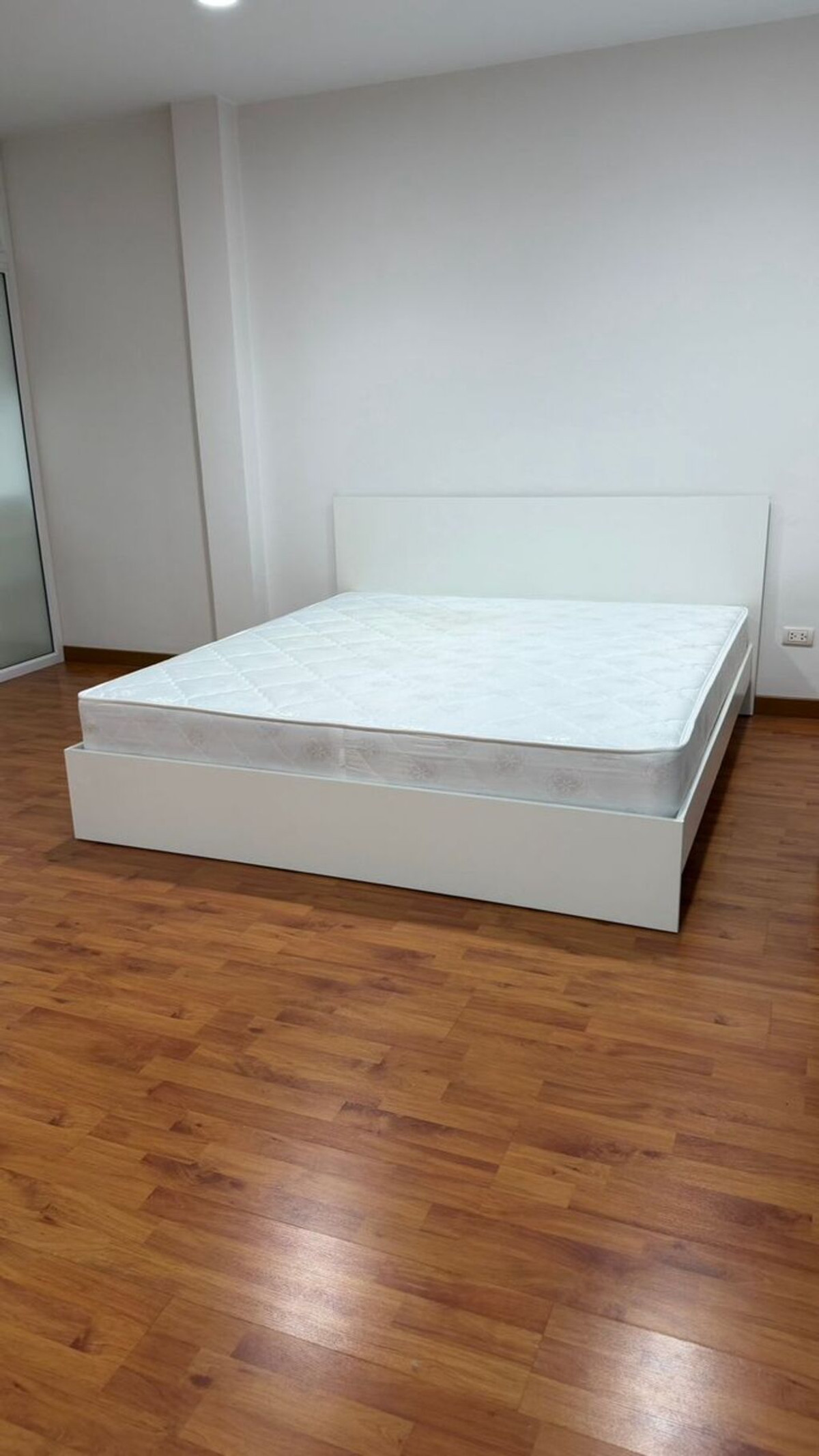 ให้เช่าทาวน์โฮมลาดกระบัง สุวรรณภูมิ : ให้เช่า บ้านกลางเมือง เอสเซ้นส์ อ่อนนุช-วงแหวน 3 ชั้น เลขที่ 489/8 (หลังมุม มีพื้นที่ด้านข้าง) (เลี้ยงสัตว์ได้)