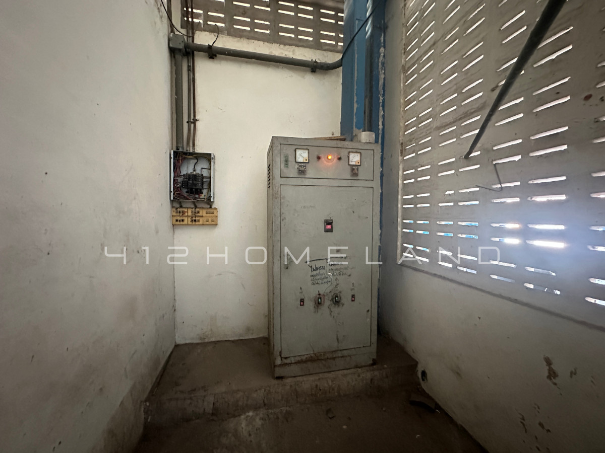 For SaleFactorySamut Prakan,Samrong : Factory + office for sale, 1,300 sq m., purple layout, area 1 rai, industrial location, water and electricity ready, large vehicles easy to get in and out.