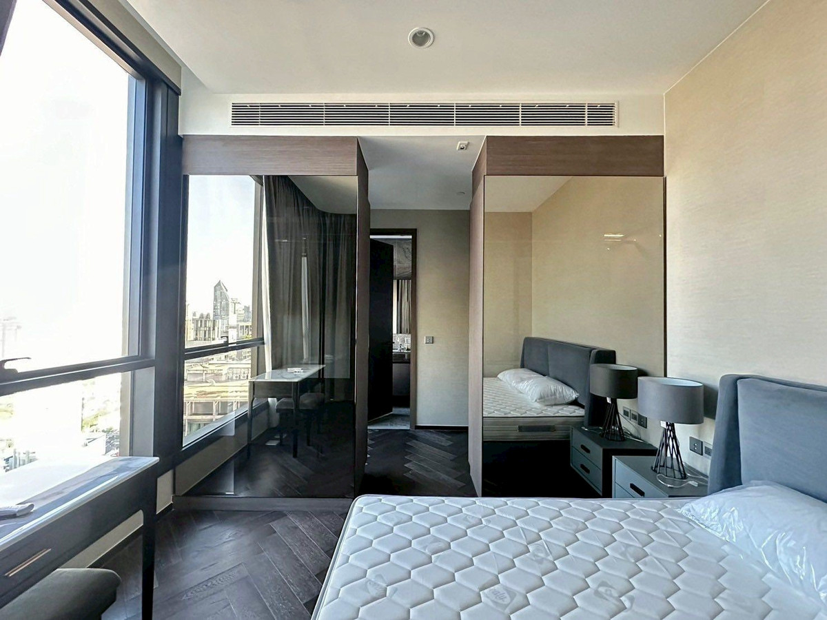For RentCondoSukhumvit, Asoke, Thonglor : Condo The Esse Sukhumvit 36, convenient travel, near BTS, there is a shuttle, beautifully decorated room, fully furnished, ready to move in!!