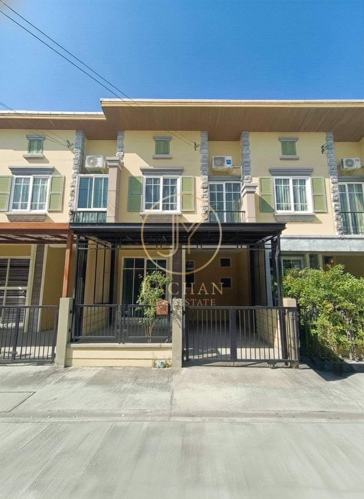 ขายทาวน์โฮมบางแค เพชรเกษม : ขายด่วน ทาวน์โฮม 2 ชั้น พร้อมผู้เช่า หมู่บ้านโกลเด้นทาวน์ บางแค เนื้อที่ 16.3 ตร.ว พื้นที่ใช้สอย 120 ตร.ม  3 ห้องนอน 2 ห้องน้ำ 1 ห้องครัว 1 นั่งเล่น/รับแขก 1 ที่จอดรถ แอร์ 2 เครื่อง หน้าบ้านกว้าง 5.5 เมตร ความลึก 12.5 เมตร หน้าบ้านหันทิศใต้ 