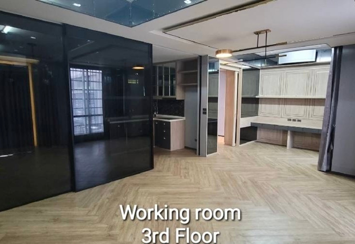 ให้เช่าโฮมออฟฟิศเลียบทางด่วนรามอินทรา : ให้เช่า ARCO Home Office 4 ชั้น | หลังมุม ทำเล Prime Ekkamai–Ramintra | พื้นที่ใหญ่ 395 ตร.ม. | จอดรถได้สูงสุด 6 คัน