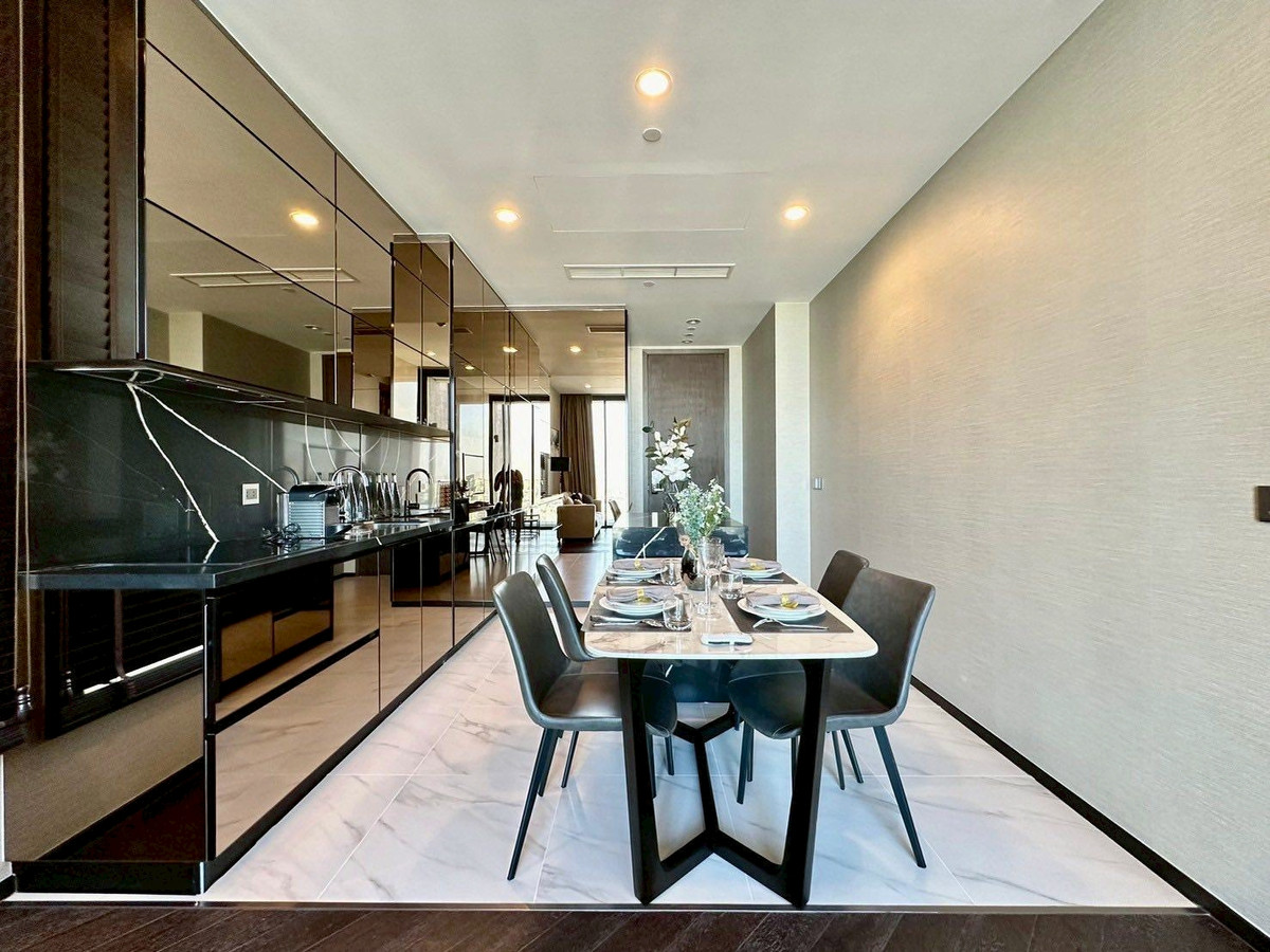 For RentCondoSukhumvit, Asoke, Thonglor : Condo The Esse Sukhumvit 36, convenient travel, near BTS, there is a shuttle, beautifully decorated room, fully furnished, ready to move in!!