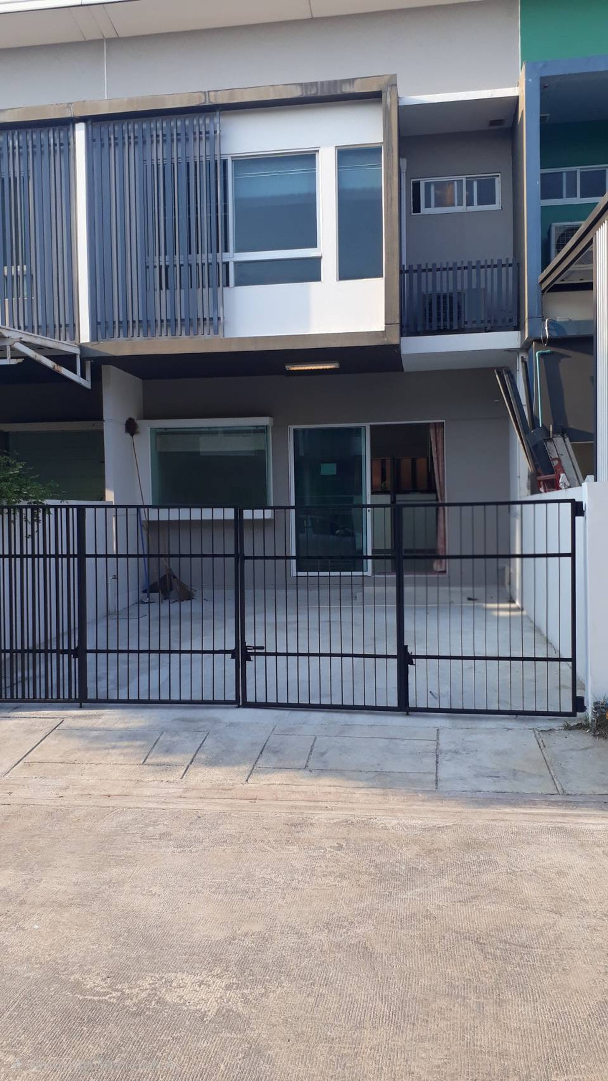 For RentTownhomeRathburana, Suksawat : Townhome for rent, Indy 2 Pracha Uthit 90, near Village Hub Pracha Uthit, just 3 minutes.