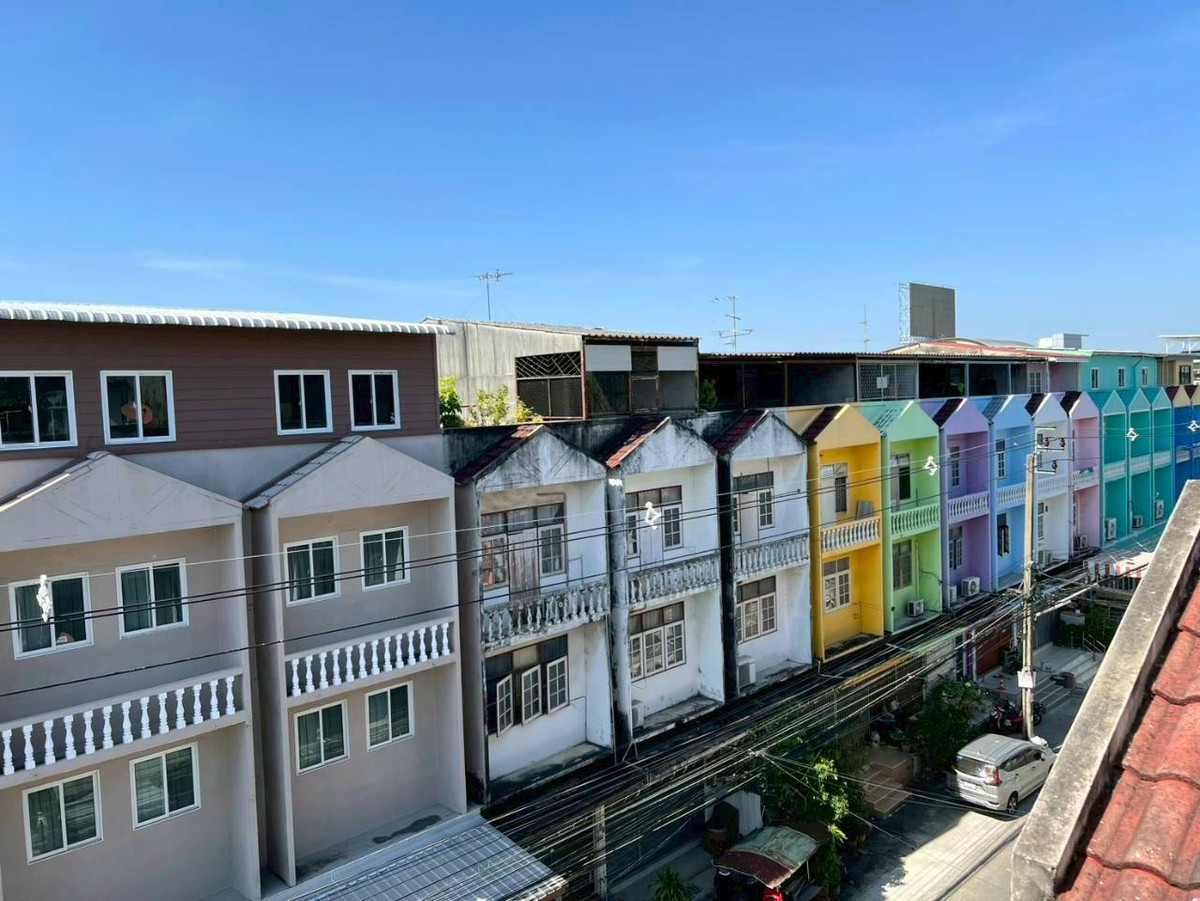 For SaleHome OfficeMin Buri, Romklao : Commercial building for sale, 3.5 floors, Sri Prajak Villa 1-2 (Ramkhamhaeng 156), Saphan Sung District, Bangkok, price 3,700,000 baht.